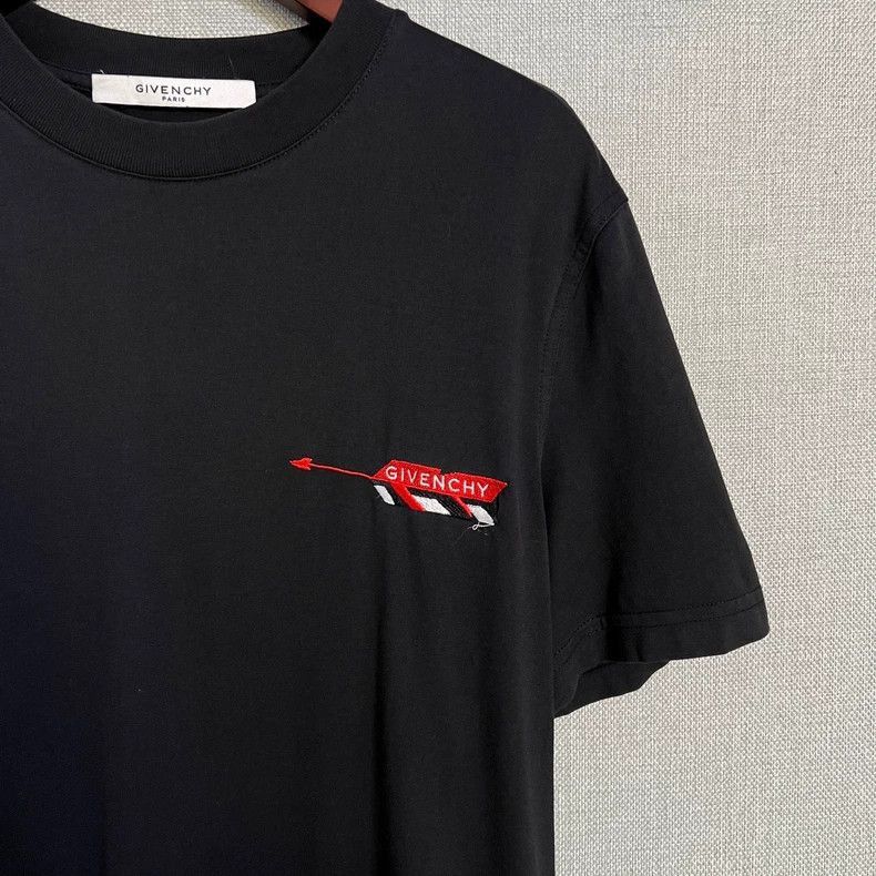 Givenchy Givenchy Givenchy Black Arrow Embroidered Short Sleeve Tee Size US S / EU 44-46 / 1 - 3 Thumbnail