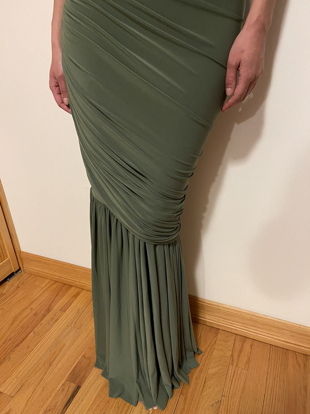 Norma Kamali Norma Kamali Diana One-Shoulder Gown - Olive Green (XXS/32) Size S / US 4 / IT 40 - 5 Thumbnail