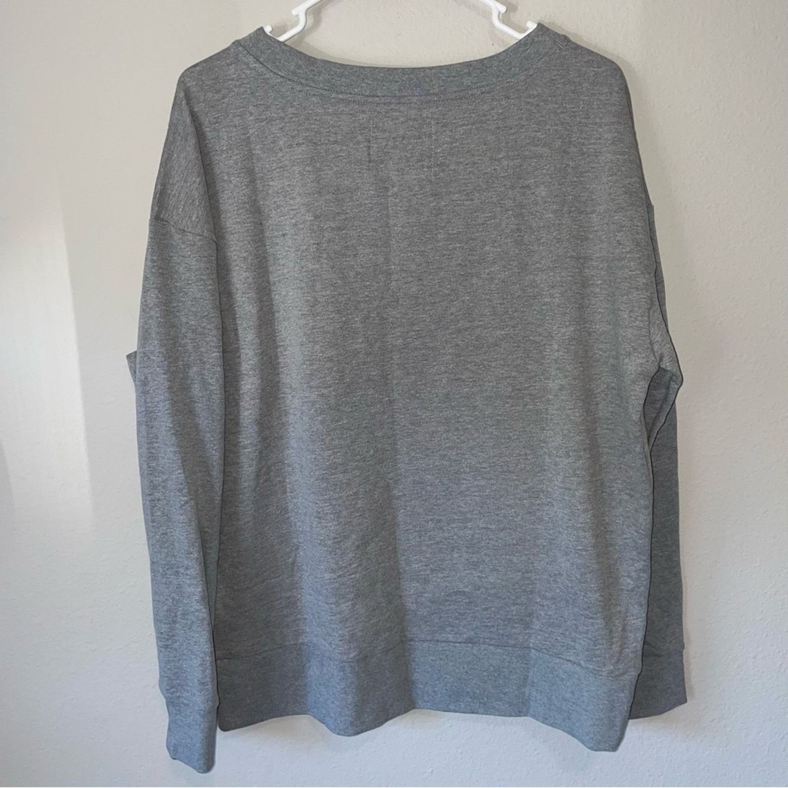 Victoria's Secret Victoria’s Secret Grey Sweatshirt M Oversized Long Sleeve Size M / US 6-8 / IT 42-44 - 2 Thumbnail