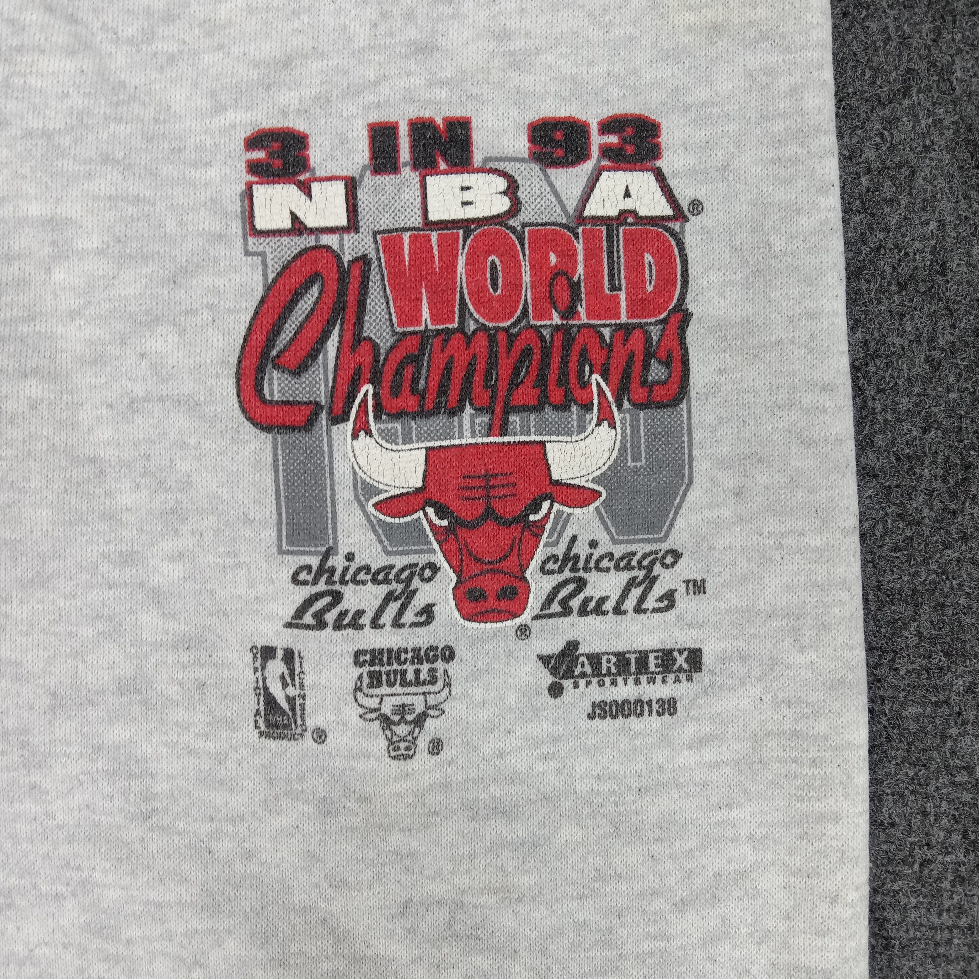 NBA × Vintage Chicago Bulls NBA World Champions Basketball Pants Size US 35 - 2 Thumbnail