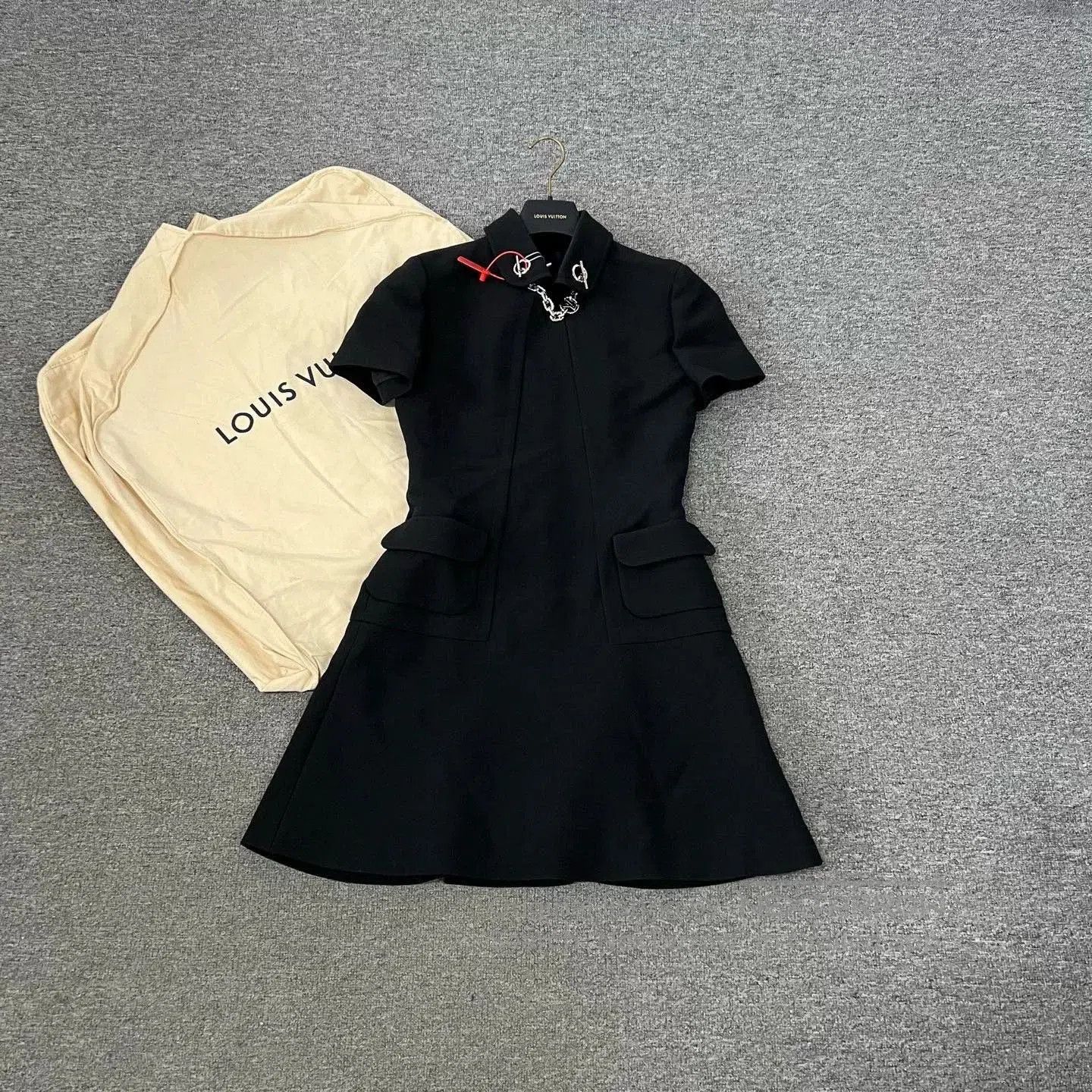 Louis Vuitton Louis Vuitton 25 New Chain Logo Dress. Size XS / US 0-2 / IT 36-38 - 3 Thumbnail