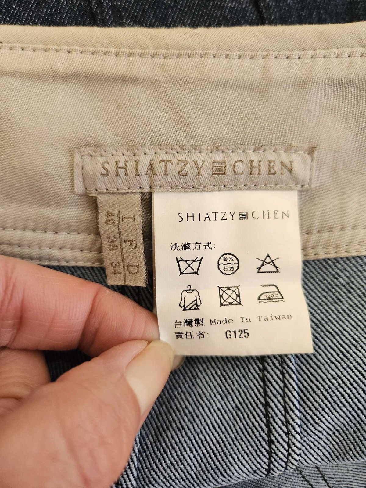 Vintage Rare Vintage Hand-Embroidered Mini Skirt By SHIATZY CHEN Size 28" / US 6 / IT 42 - 18 Thumbnail