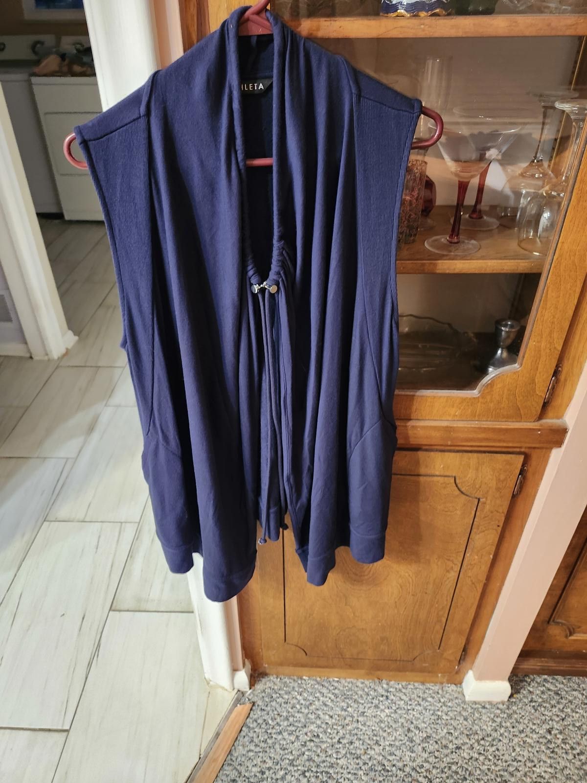 Designer Athlete navy sleevles jersey top. Size XS / US 0-2 / IT 36-38 - 5 Thumbnail