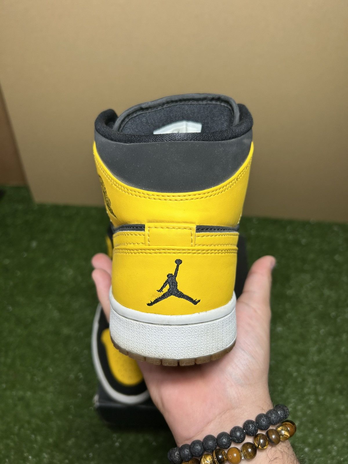 Jordan Brand Jordan 1 Mid New Love 2017 Size US 8.5 / EU 41-42 - 3 Thumbnail