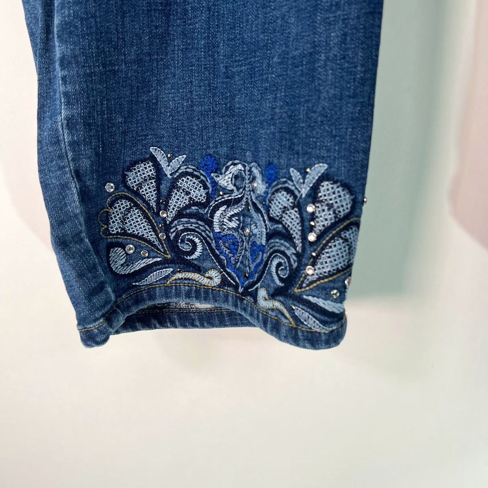 Vintage Denim 24/7 Plus Size 28W High Rise Beaded Cuffed Cropped Blue Denim Jeans for Women Size 28" / US 6 / IT 42 - 7 Thumbnail