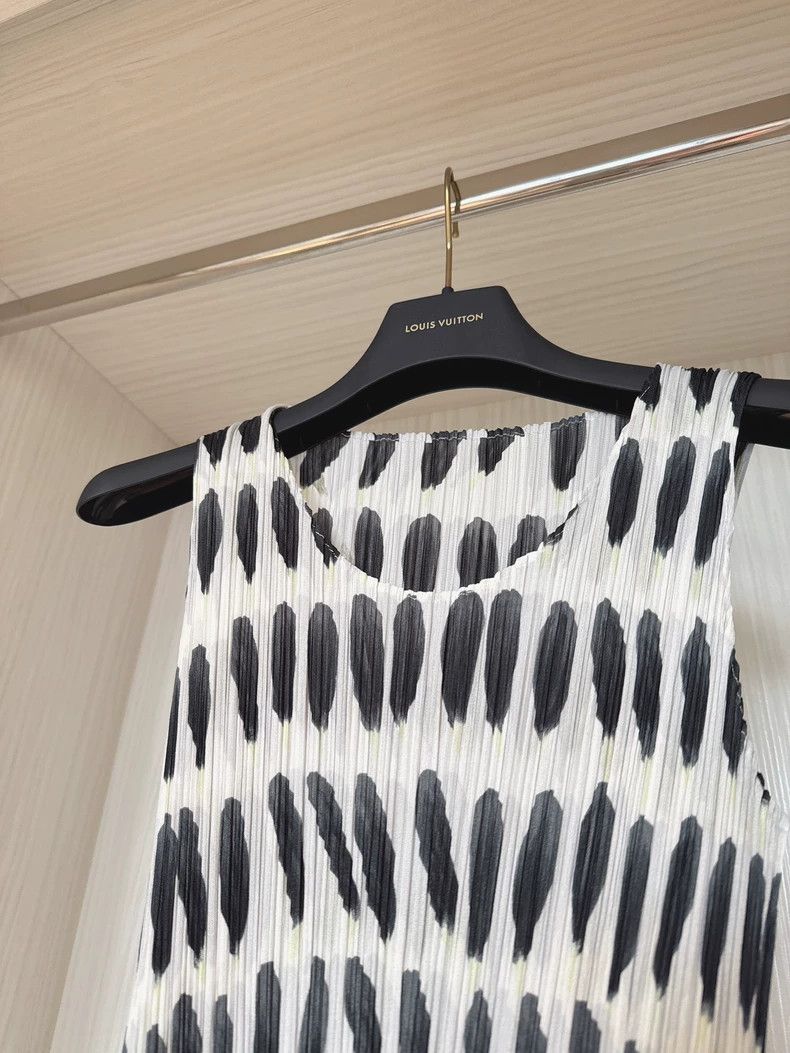 Issey Miyake Issey Miyake size:3 Ink-wash feather brush stroke vest Size M / US 6-8 / IT 42-44 - 2 Thumbnail