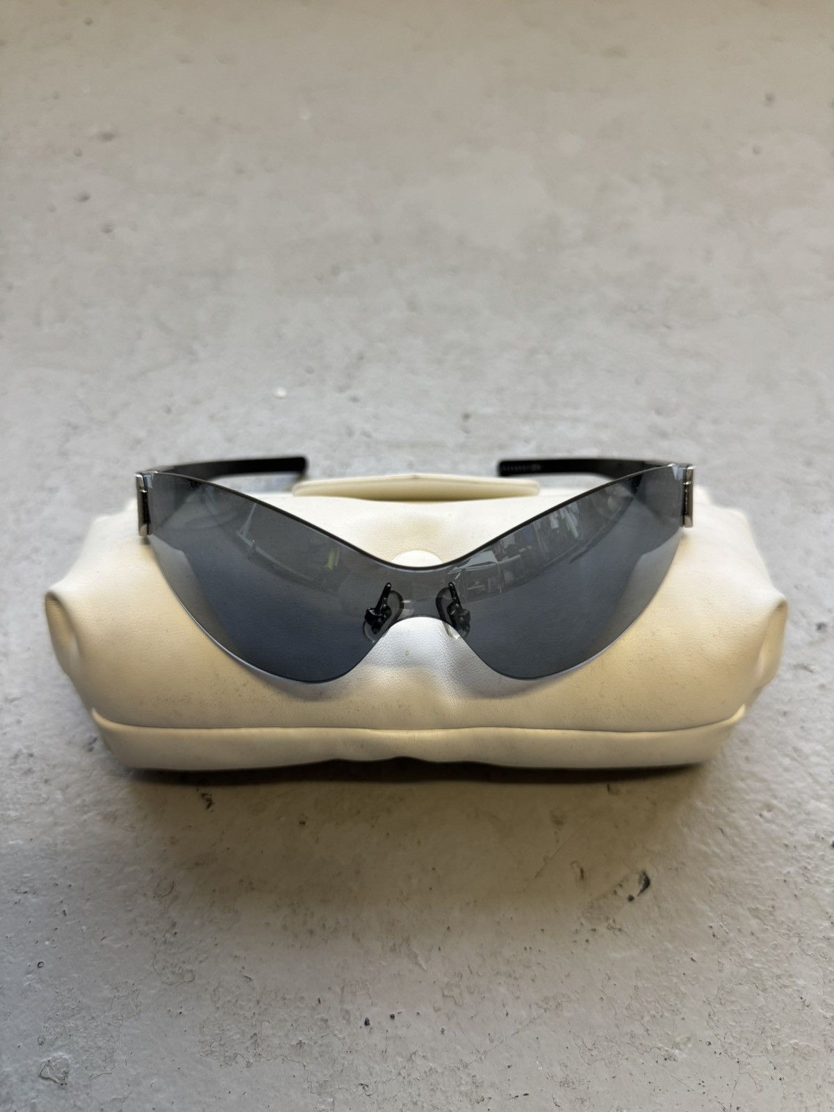 Gentle Monster × Maison Margiela Maison Margiela x Gentle Monster MM103 Silver Sunglasses Size ONE SIZE - 1 Thumbnail