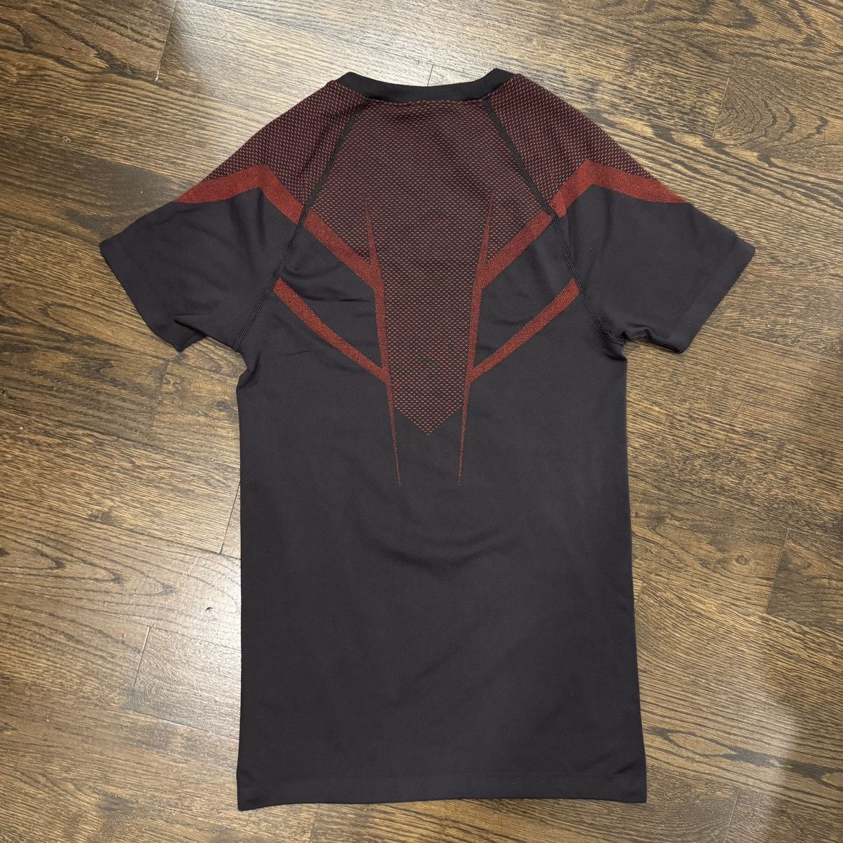 Gymshark Onyx V5 Seamless T-Shirt Black / Carmine Red XS