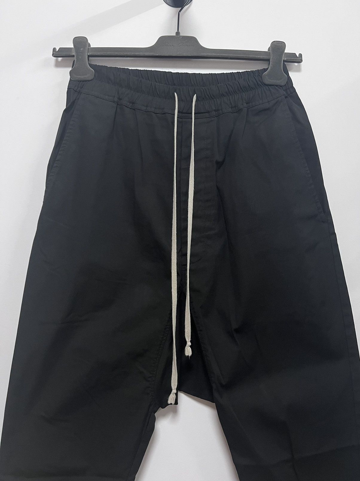 パンツ RICK OWENS CROPPED DRAWSTRING 46 Rick Owens: Gray Hollywood Drawstring Cropped Trousers | SSENSE
