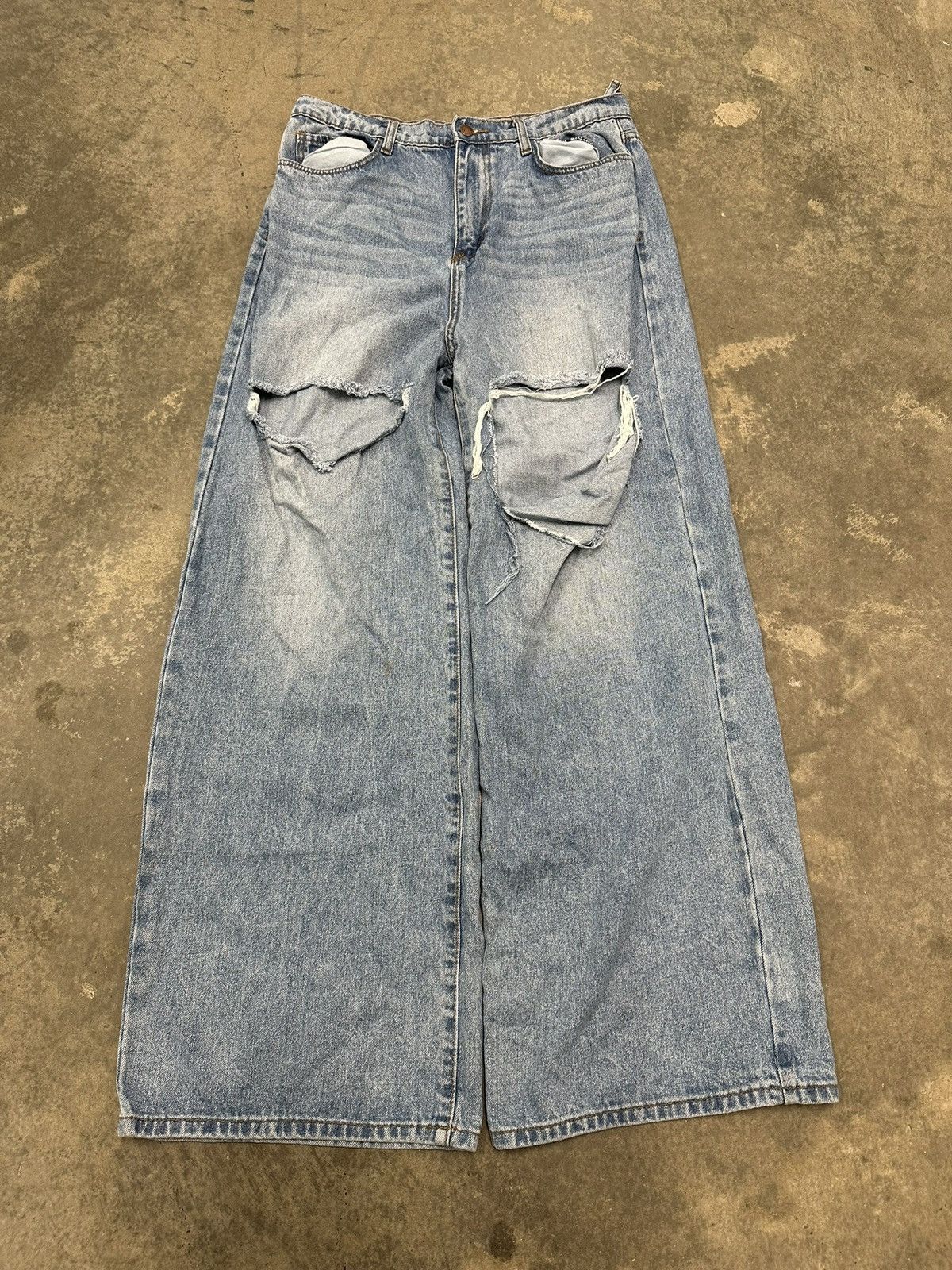 Japanese Brand Vintage Ultra Baggy Grunge Light Wash Denim Size 32 Size US 32 / EU 48 - 1 Thumbnail