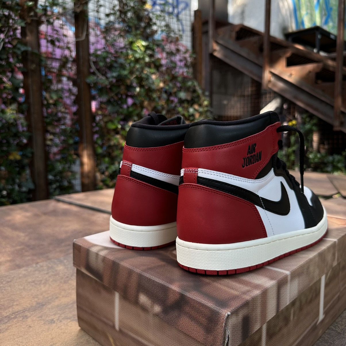 Jordan Brand × Nike Nike Air Jordan Retro 1 High Black Toe Reimagined Size US 10.5 / EU 43-44 - 7 Thumbnail