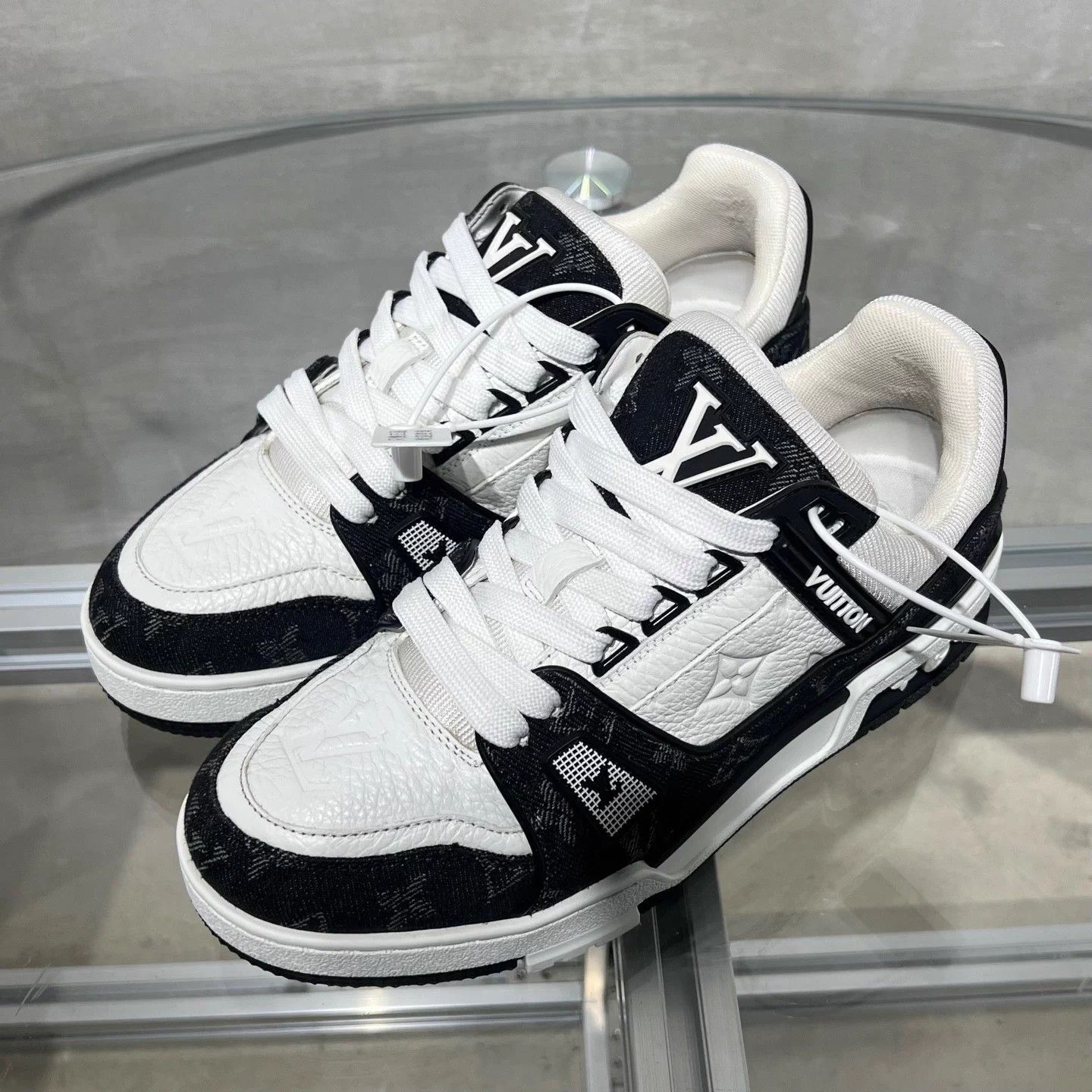 Louis Vuitton LV Trainer Black/White UK3/37 Size US 6 / IT 36 - 2 Thumbnail