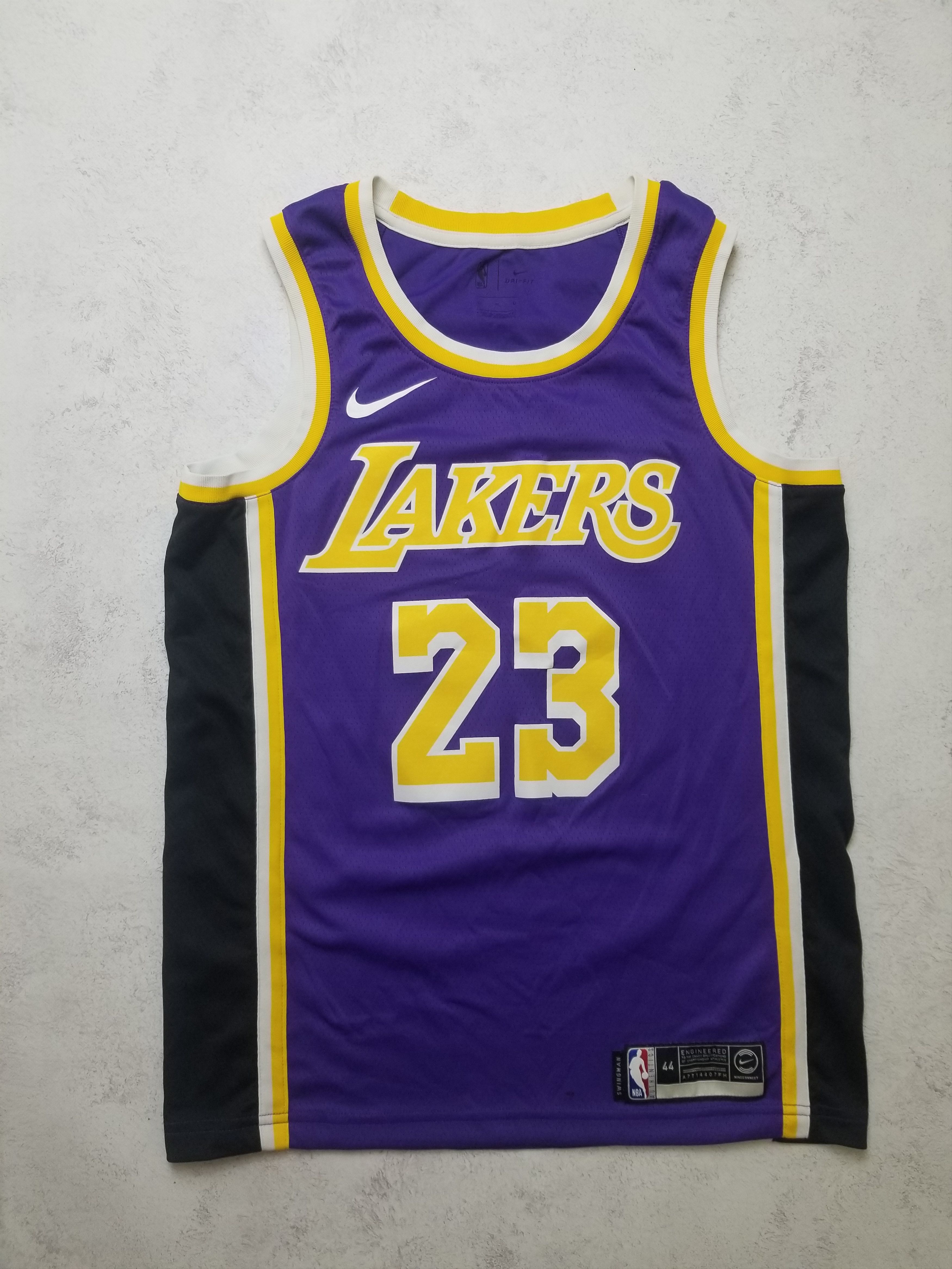 Nike Nike Los Angeles Lakers LeBron James #23 Swingman NBA Jersey Size US M / EU 48-50 / 2 - 1 Thumbnail