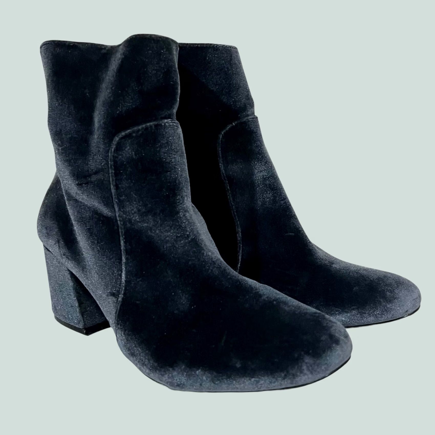 Urban Outfitters Urban Outfitters Velvet Ankle Boots Blue Heels Women’s Size 8 Bootie Women Blue Velvet Ankle Boot Urban Outfitters Shoes Size 8 Women’s Size US 8 / IT 38 - 1 Thumbnail