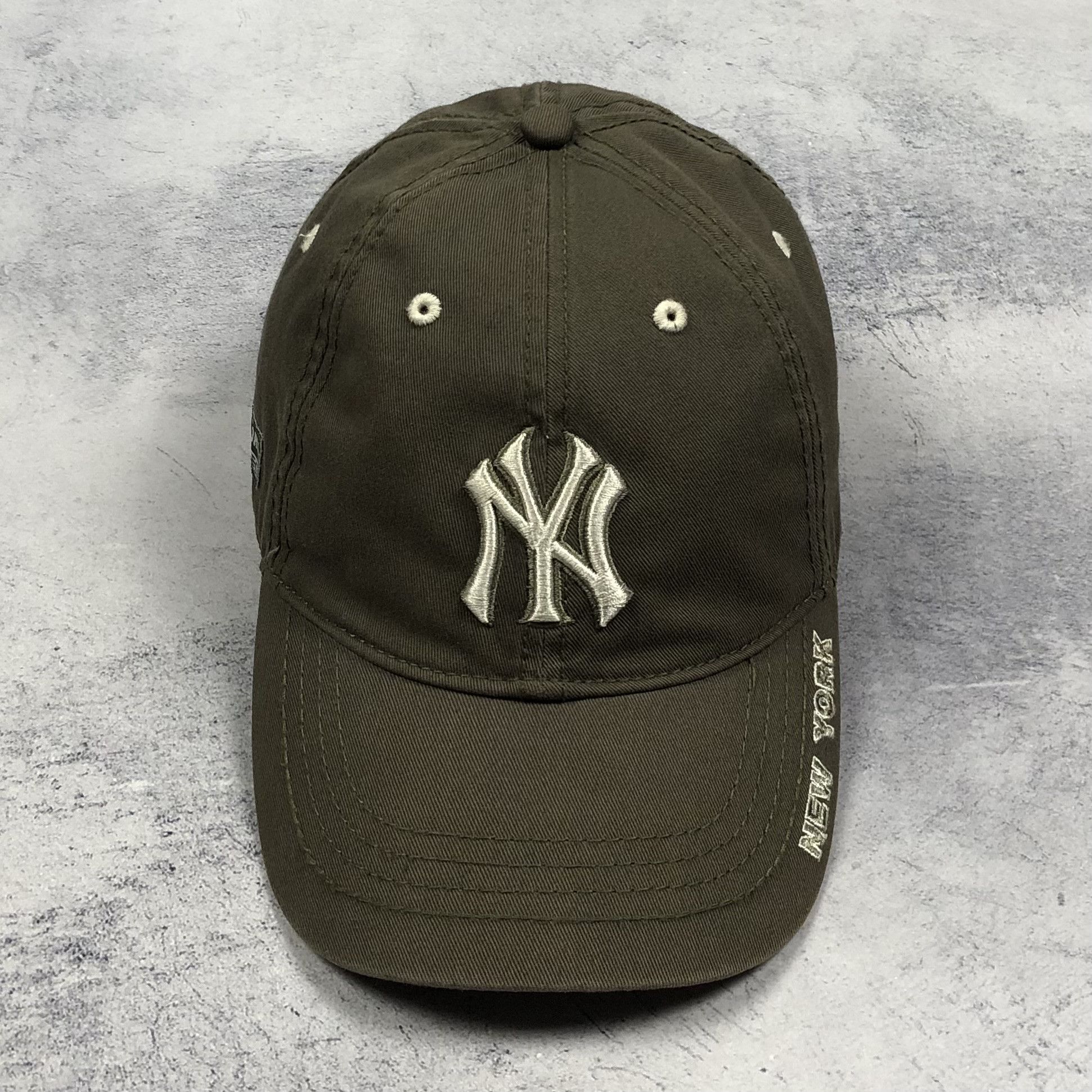 New York Yankees Vintage MLB New York Yankees Cap Size ONE SIZE - 2 Thumbnail