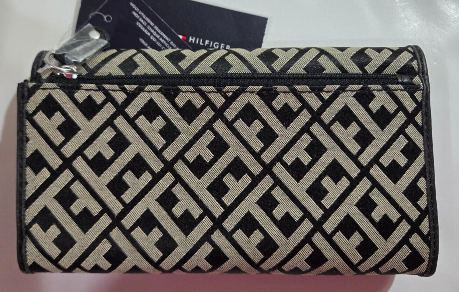 Tommy Hilfiger Tommy Hilfiger Signature TH Trifold Continental Black NWT Size ONE SIZE - 4 Thumbnail