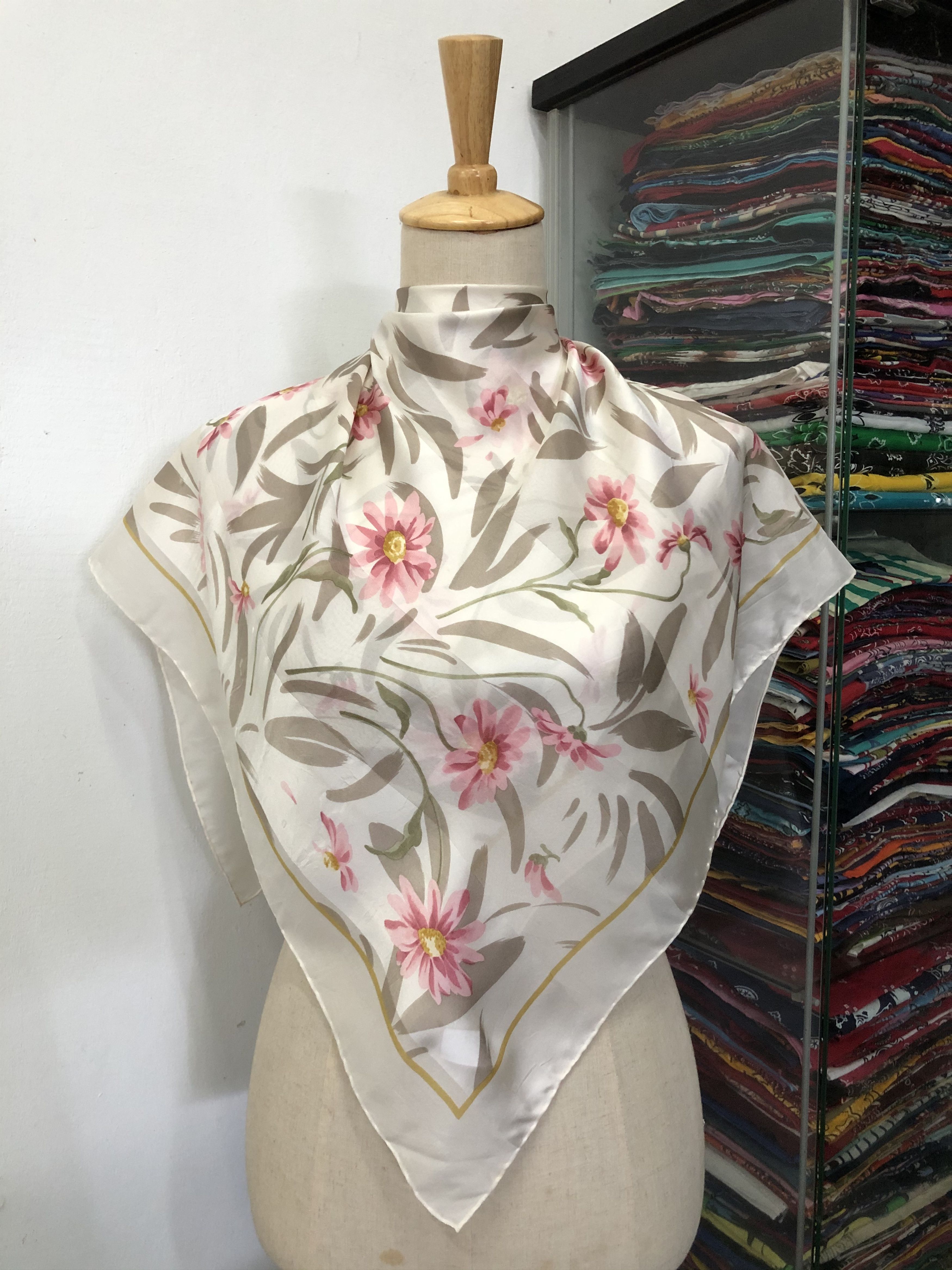 Vintage Vintage Silk Scarf Size ONE SIZE - 1 Thumbnail