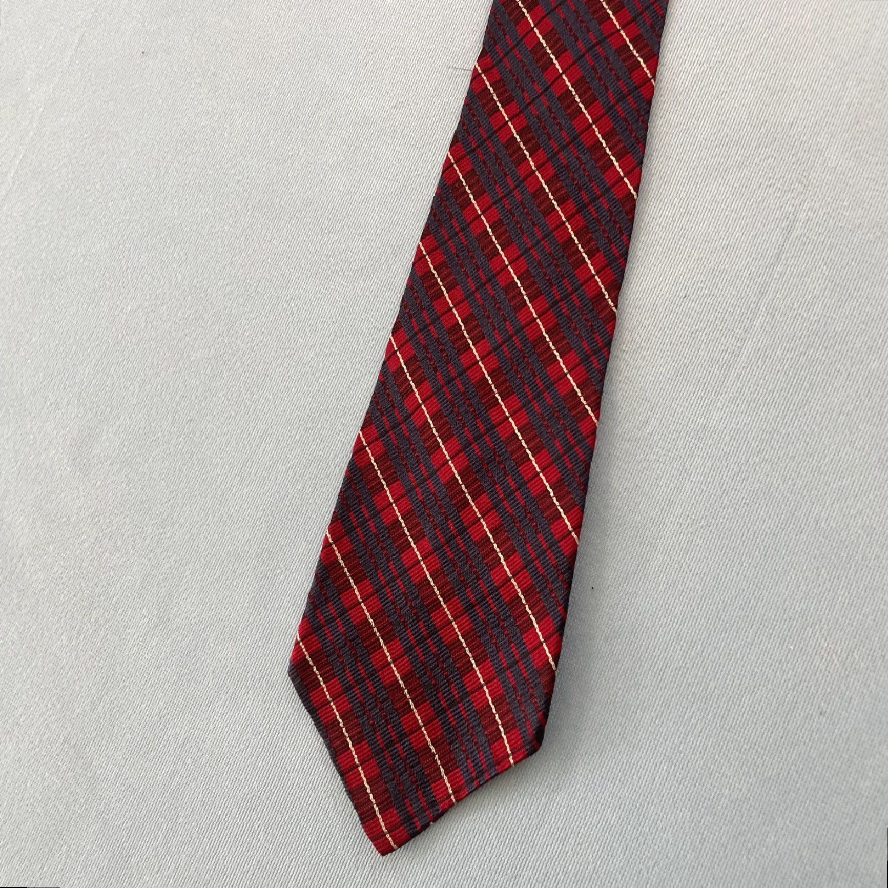 Vintage vtg Wickenden's SLO Hamil Neck Tie Polyester Woven Texture Red Plaid 3x54 Capsule Necktie Masculine Men’s Tie Vintage Size ONE SIZE - 3 Thumbnail