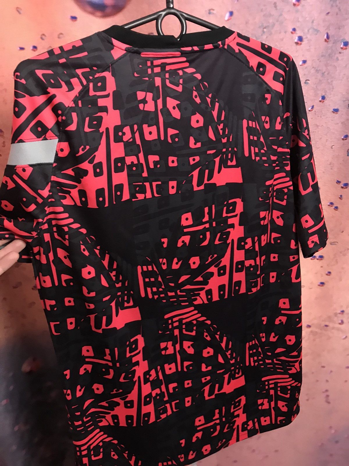 Other Liverpool training streetwear soccer jersey Size US L / EU 52-54 / 3 - 6 Thumbnail
