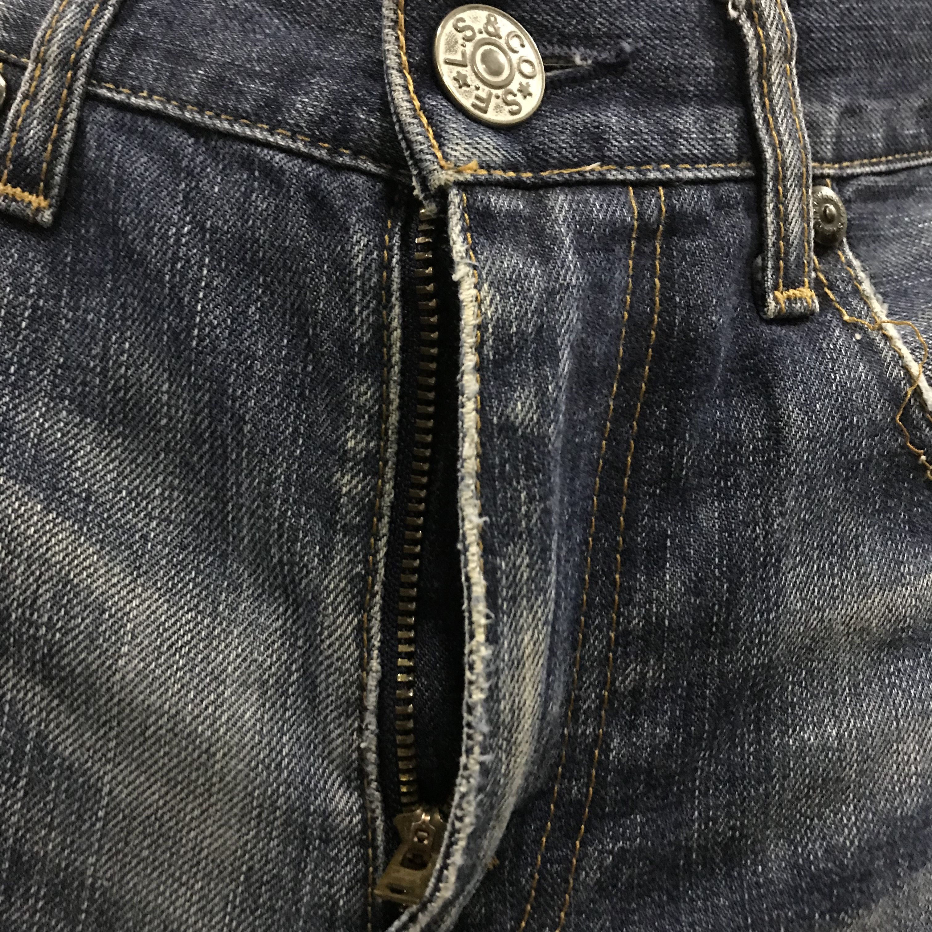 Levi's Vintage Levi’s 505 Dark Wash Distressed Straight Leg Jeans Size US 30 / EU 46 - 9 Thumbnail
