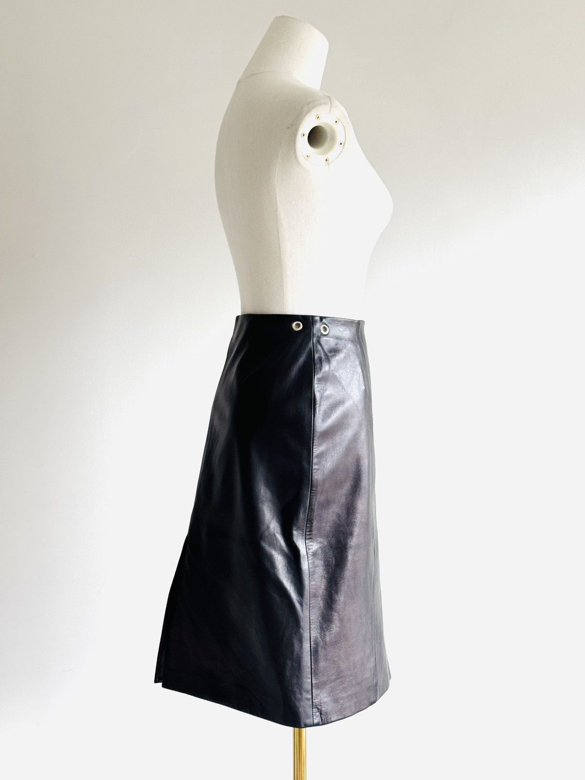 Prada Vintage 90s Prada leather grommet accent pencil skirt sz 40 Size 27" / US 4 / IT 40 - 2 Thumbnail