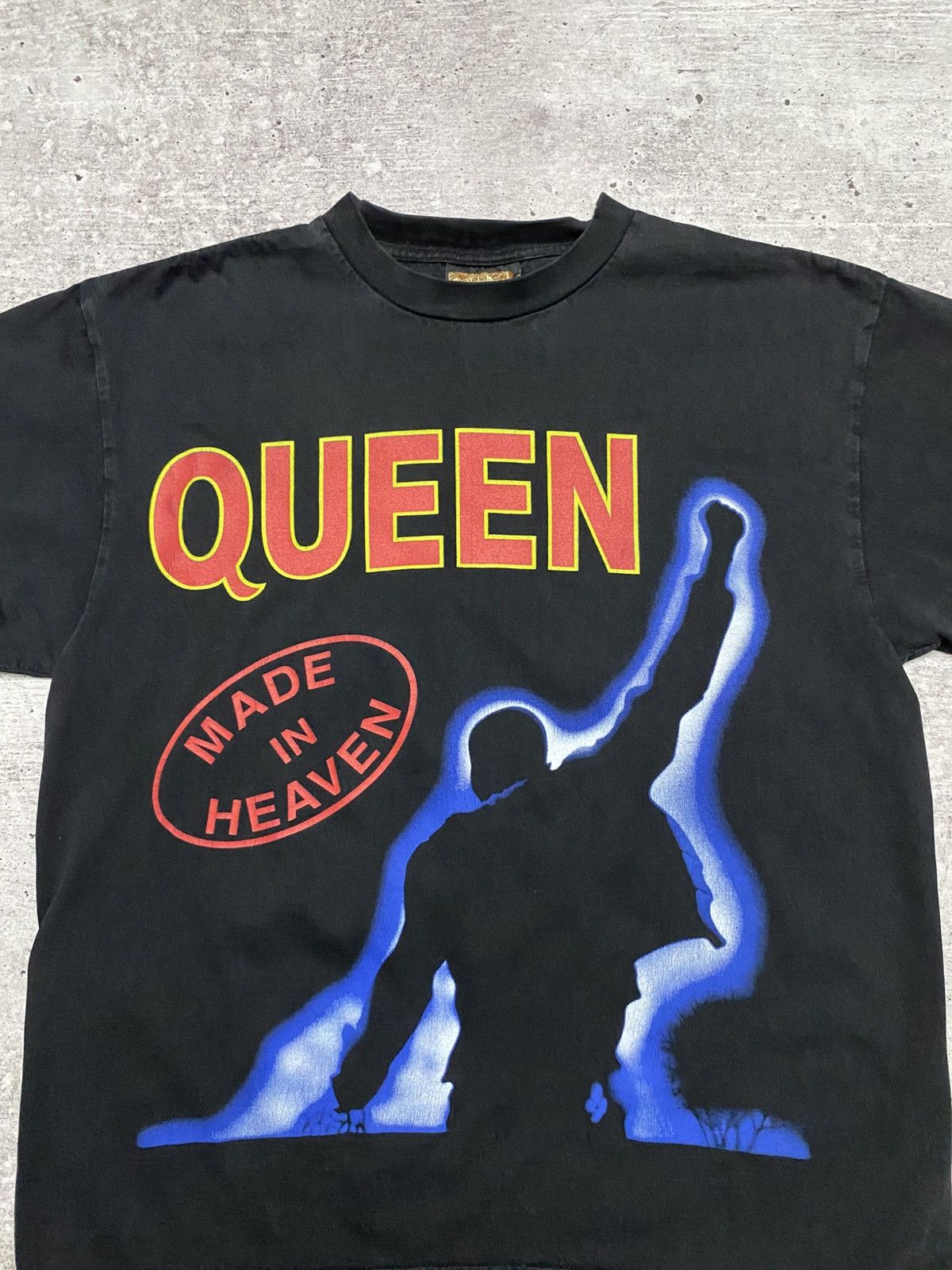 Vintage 🔥Queen vintage tour t shirt Size US L / EU 52-54 / 3 - 5 Thumbnail