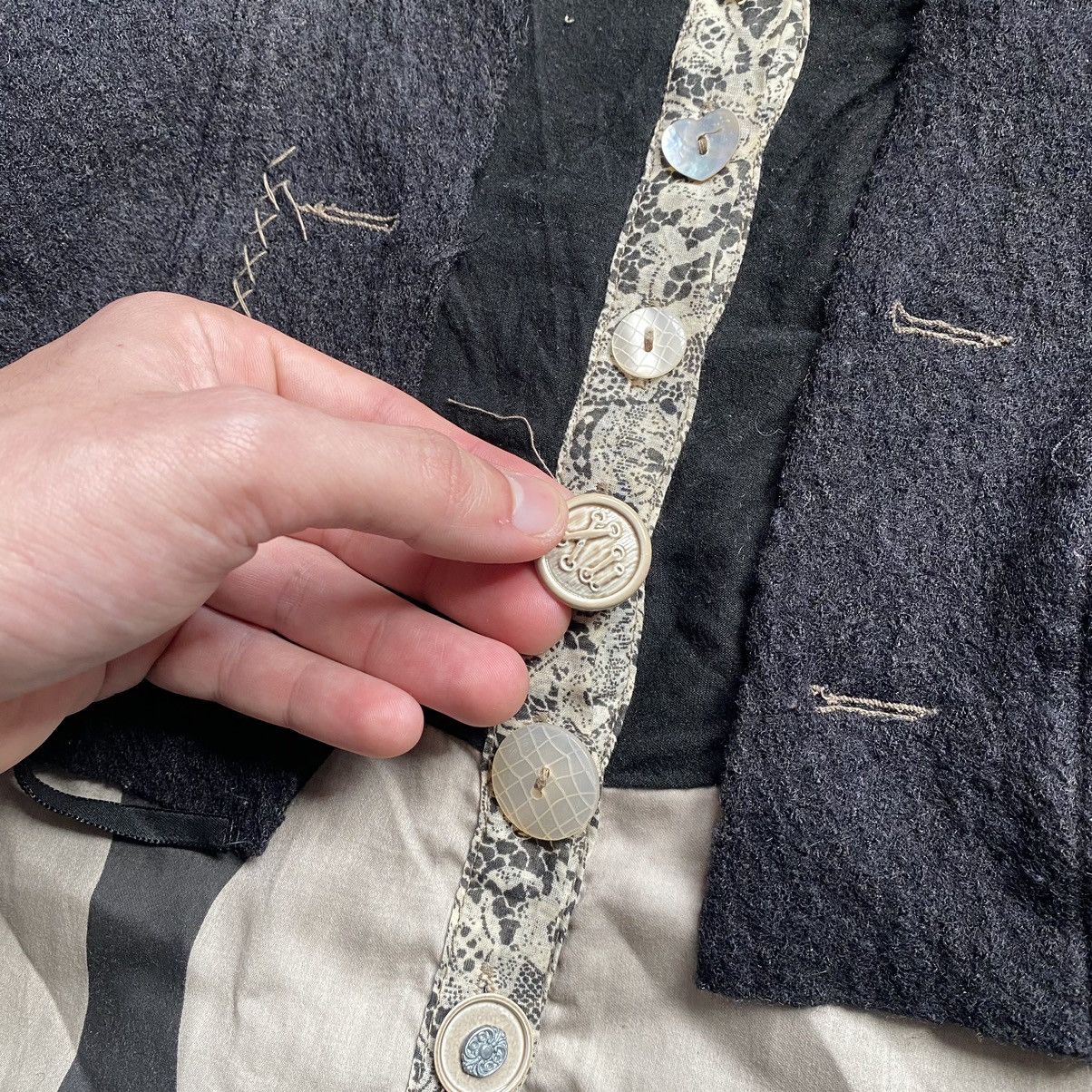 Gucci GUCCI Y2K AVANT GARDE PATCHWORK WOOL SWEATER SHIRT Size M / US 6-8 / IT 42-44 - 7 Thumbnail