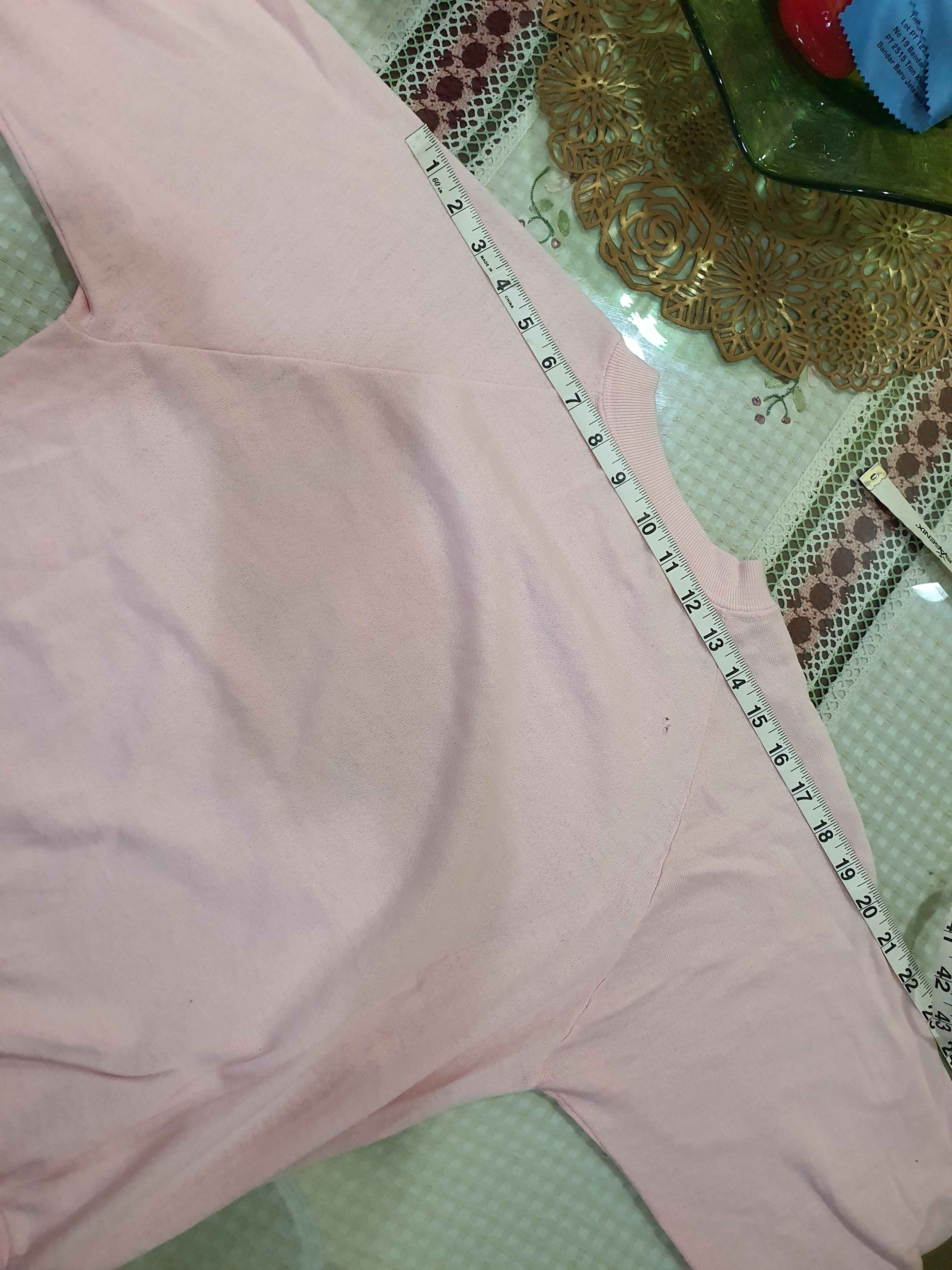 Sunray Sportswear vintage pink "The Tale of Peter Rabbit" graphic sweatshirt. Size US S / EU 44-46 / 1 - 12 Thumbnail