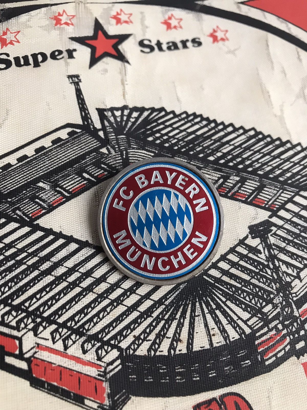 Vintage Rare europe pin enamel badge FOOTBALL CLUB BAYERN MUNCHEN EV Size ONE SIZE - 13 Thumbnail