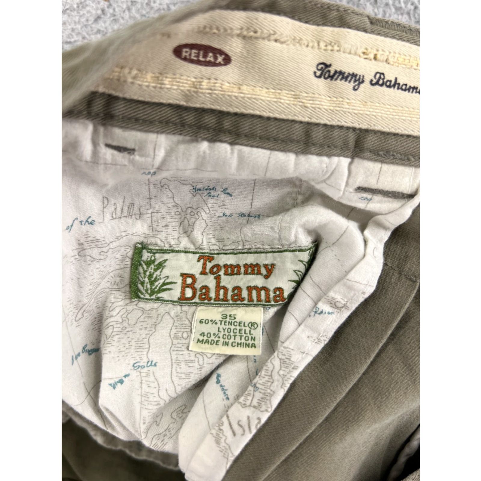 Tommy Bahama Tommy Bahama Shorts Mens 35 Beige Pleated Bermuda Tencel Blend Golf Golfer Size US 35 - 7 Thumbnail