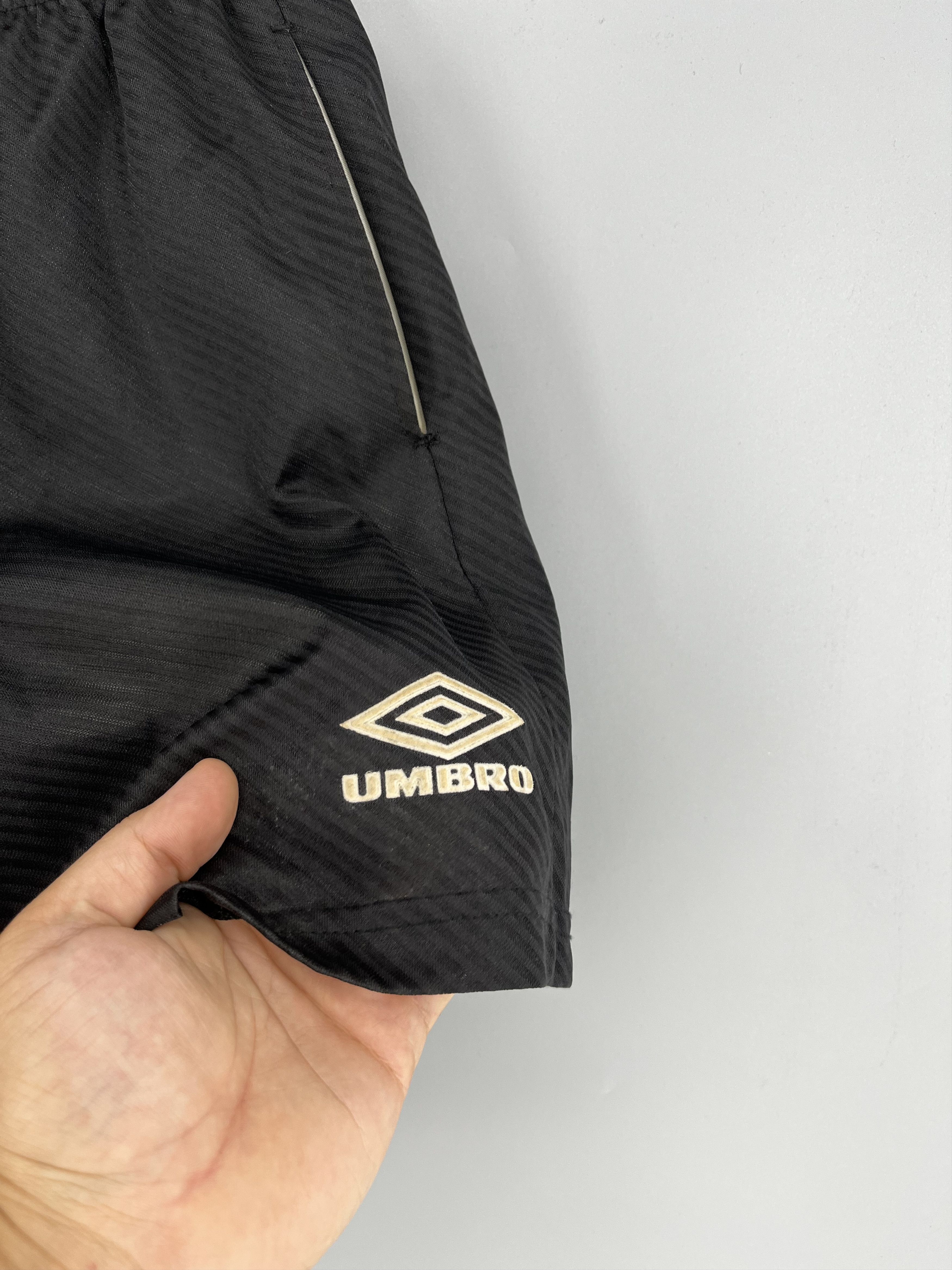 Umbro CELTIC 90s TRAINING FOOTBALL SOCCER SHORTS UMBRO Size US 34 / EU 50 - 5 Thumbnail
