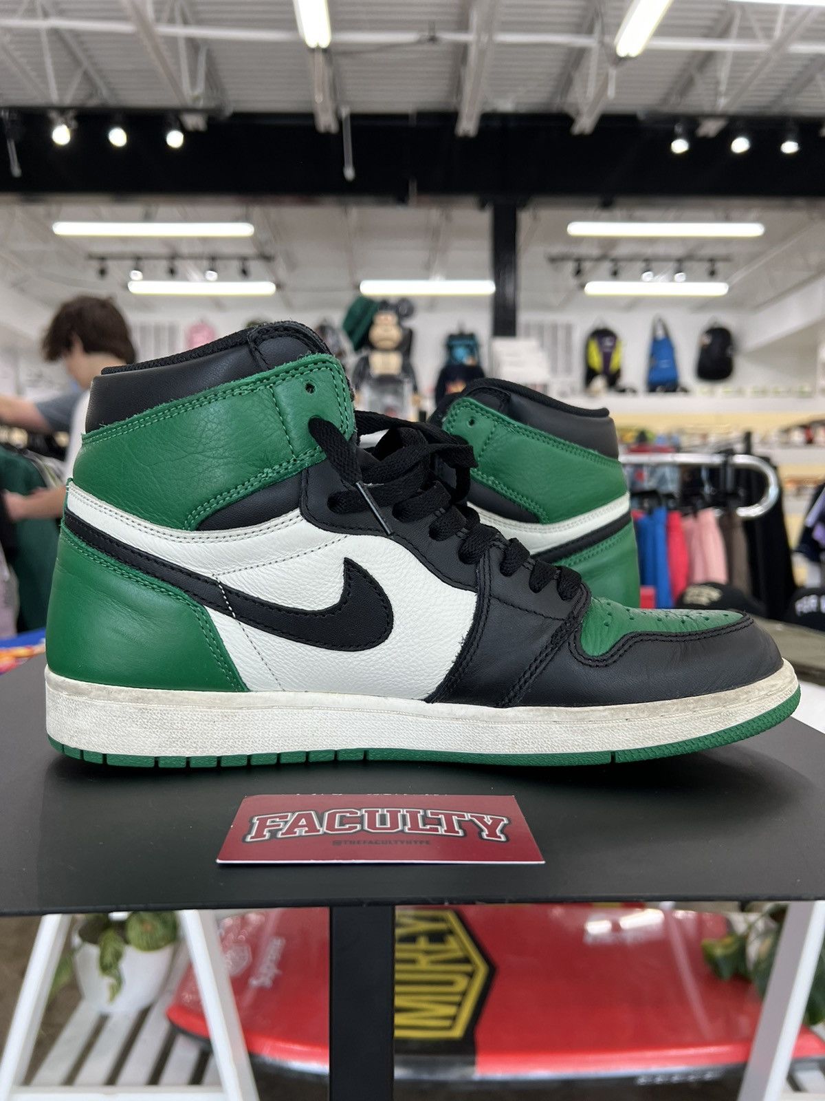 Jordan Brand × Nike Jordan 1 Retro High Pine Green 2018 Size US 10.5 / EU 43-44 - 6 Thumbnail