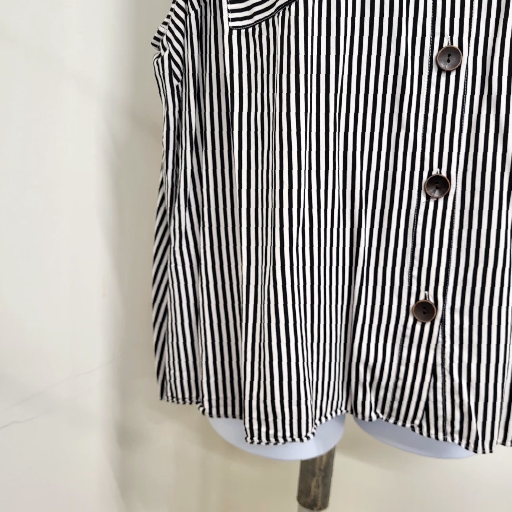 Vintage A.N.A A New Approach Blouse Sleeveless Black White Striped 4X Plus Size Women Tank Shirt Size XXL / US 16-18 / IT 52-54 - 4 Thumbnail