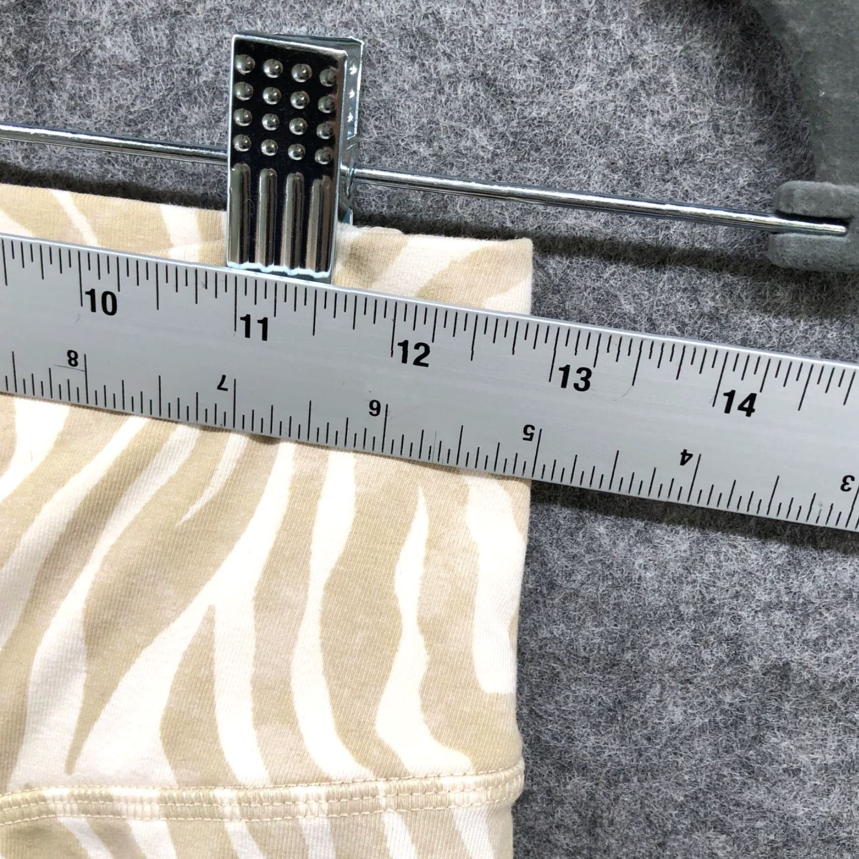 Old Navy Old Navy Bike Short Womens M Extra High Rise Animal Print Tan White Active Yoga Size 32" / US 10 / IT 46 - 5 Thumbnail
