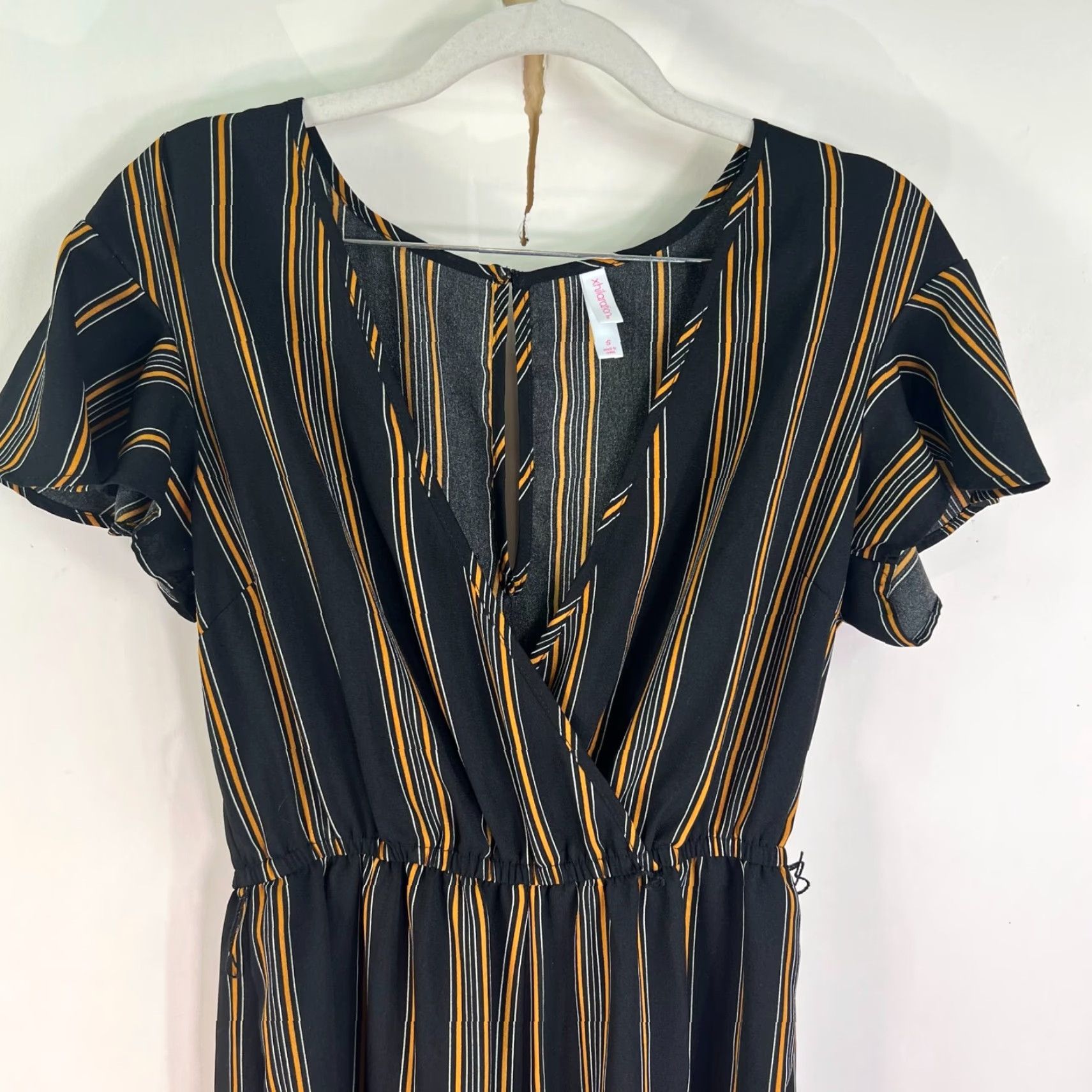 Vintage Xhilaration Women's Black Striped Short Sleeve Deep V-Neck Wrap Jumpsuit Size S Wide-Leg Fashion Size 28" / US 6 / IT 42 - 2 Thumbnail