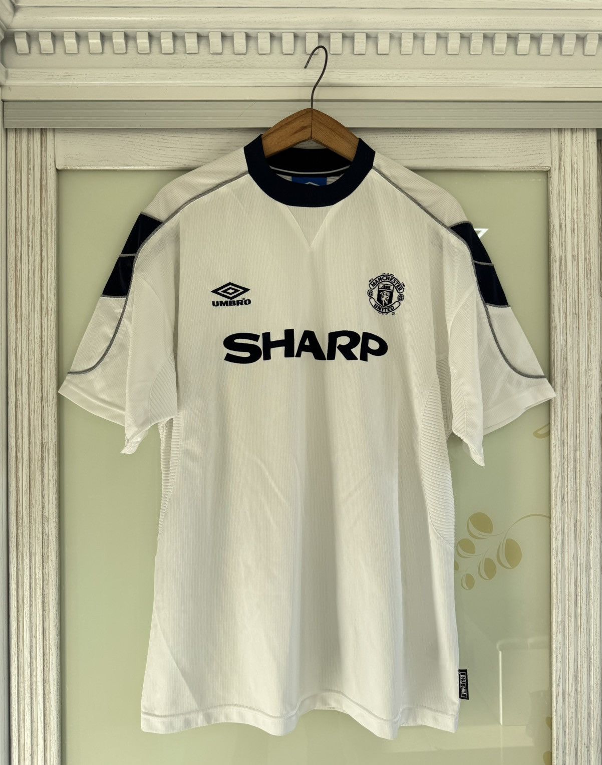 Vintage Manchester United 1999-2000 Third Soccer Jersey Kit