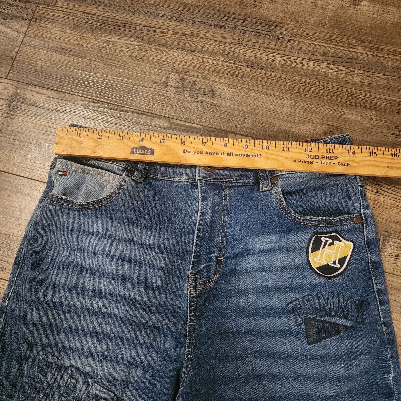 Tommy Hilfiger Tommy Hilfiger Y2K VTG denim shorts patches Size 18 2316 Size US 28 / EU 44 - 3 Thumbnail
