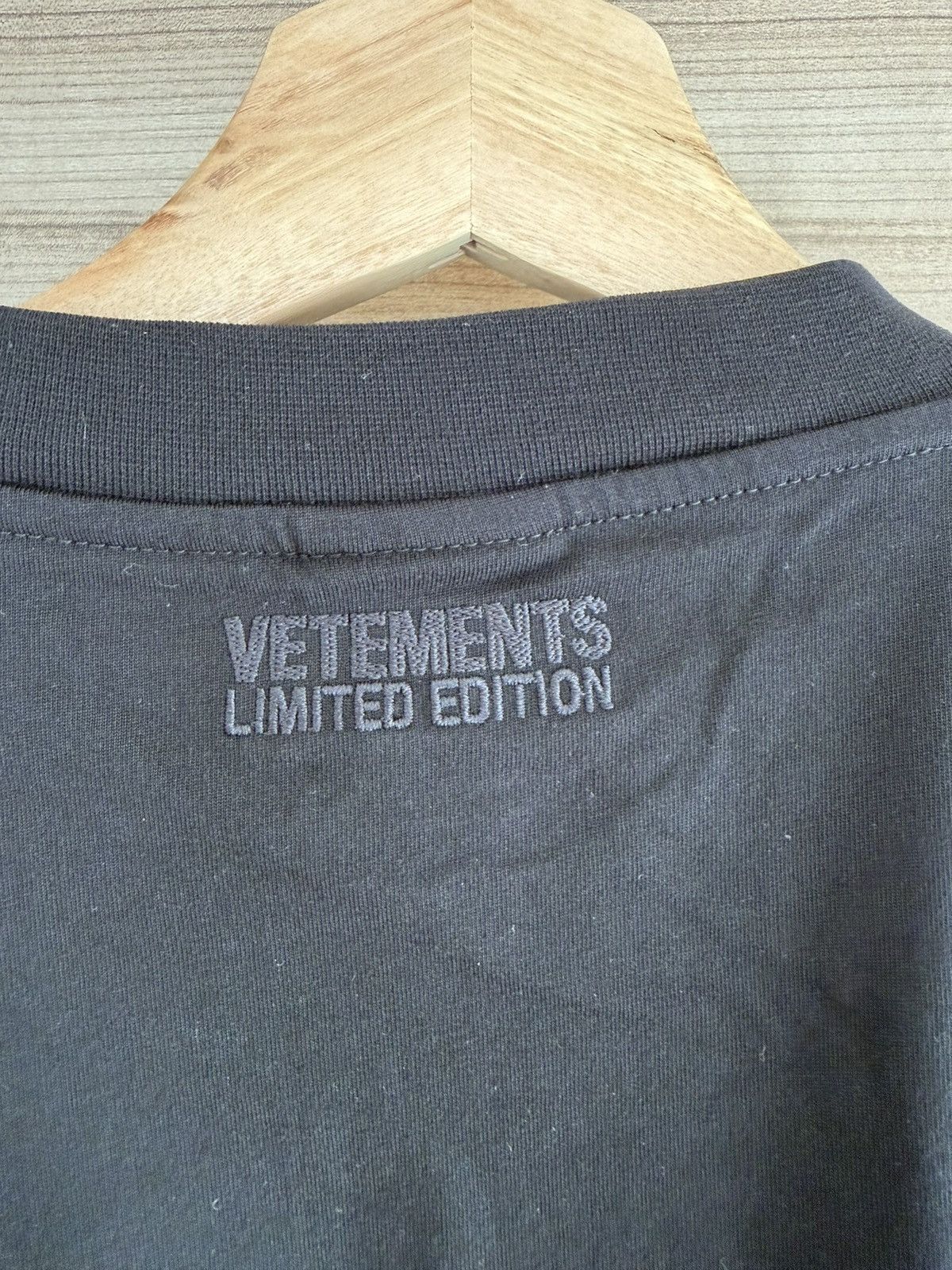 Vetements Vetements Logo T-shirt Size US XS / EU 42 / 0 - 7 Thumbnail