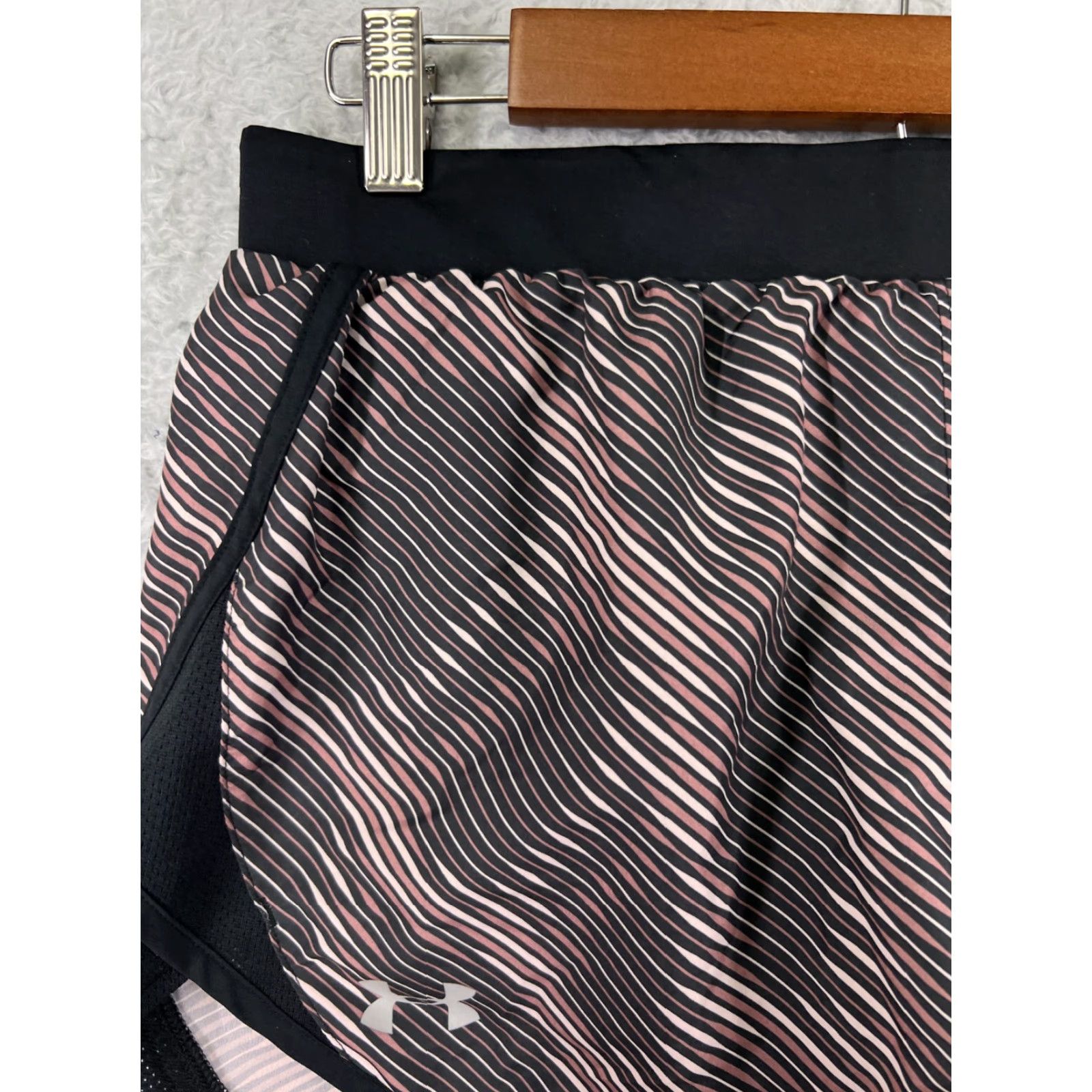 Under Armour Under Armour Shorts Womens M Pink Black Striped Running Jogging Polyester Athletic Breathable Quick Dry 100% Polyester Womens Shorts Size 32" / US 10 / IT 46 - 7 Thumbnail