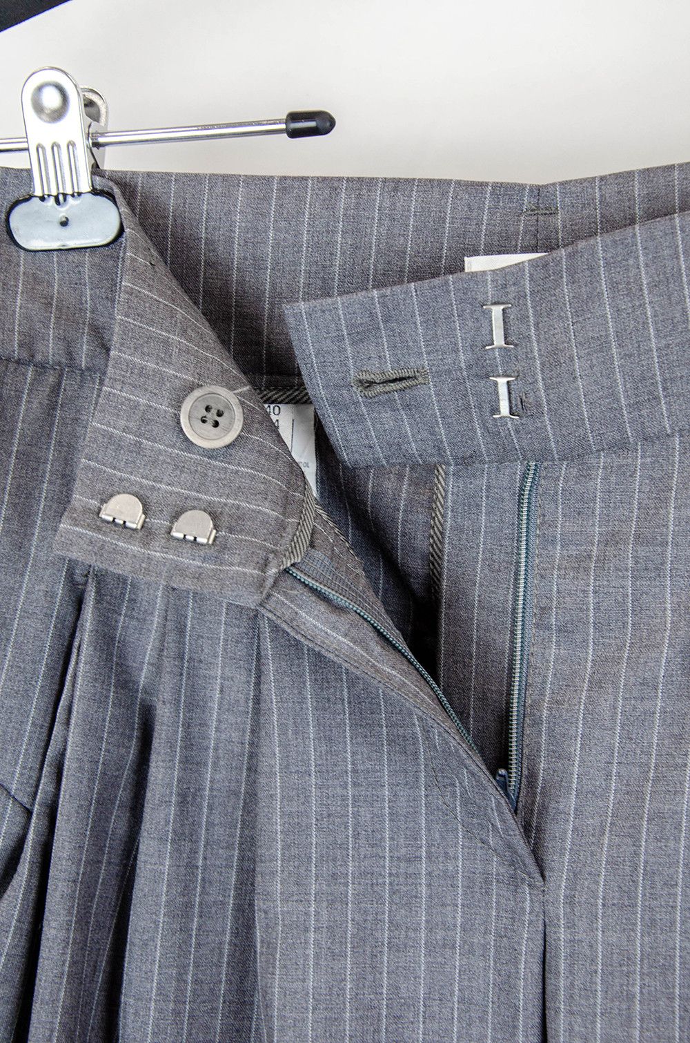 Brunello Cucinelli Gunex Grey Pinstripe Virgin Wool Pleated Trousers IT 40 Size 27" / US 4 / IT 40 - 7 Thumbnail