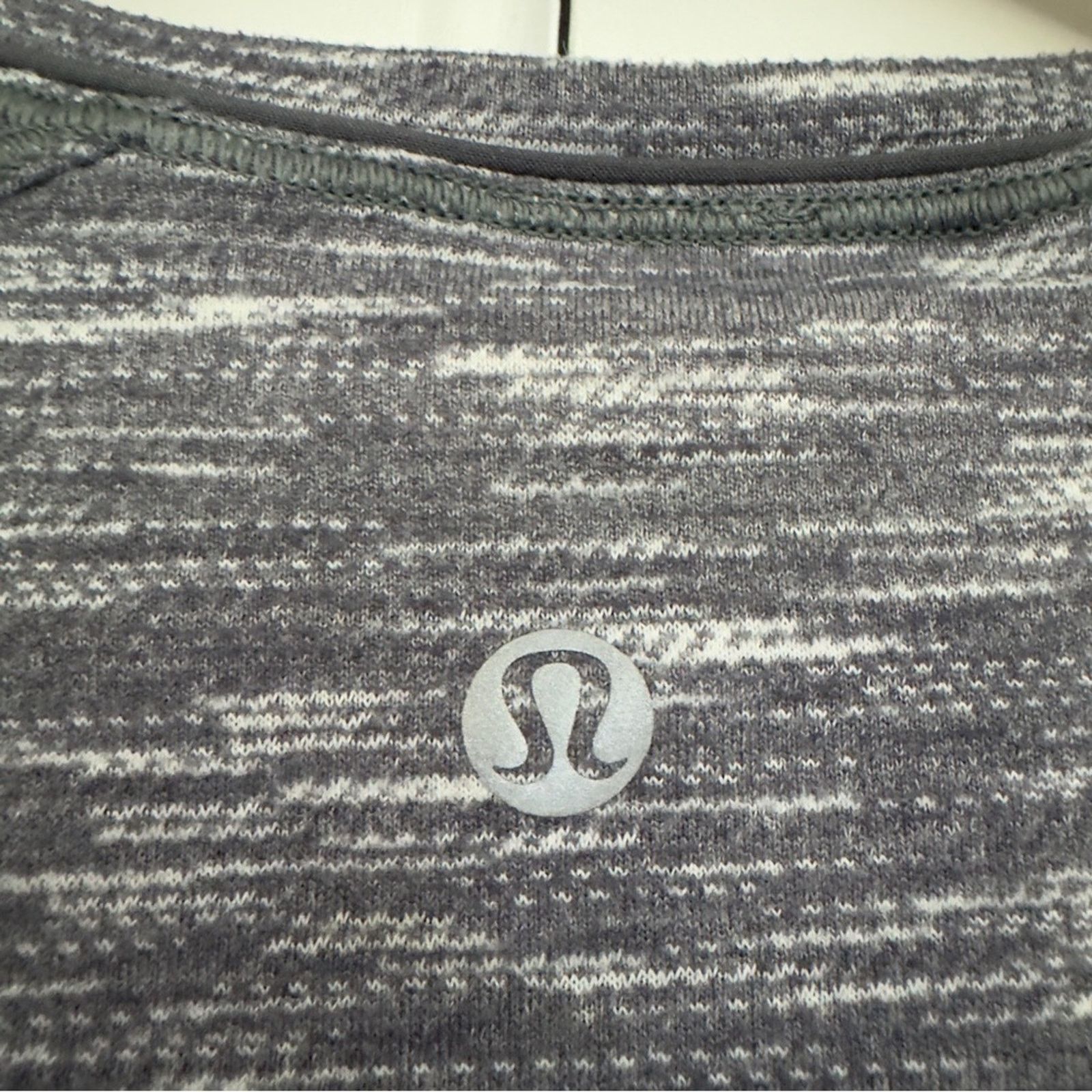 Lululemon Lululemon Another Mile Short Sleeve gray white training crew Size S / US 4 / IT 40 - 3 Thumbnail