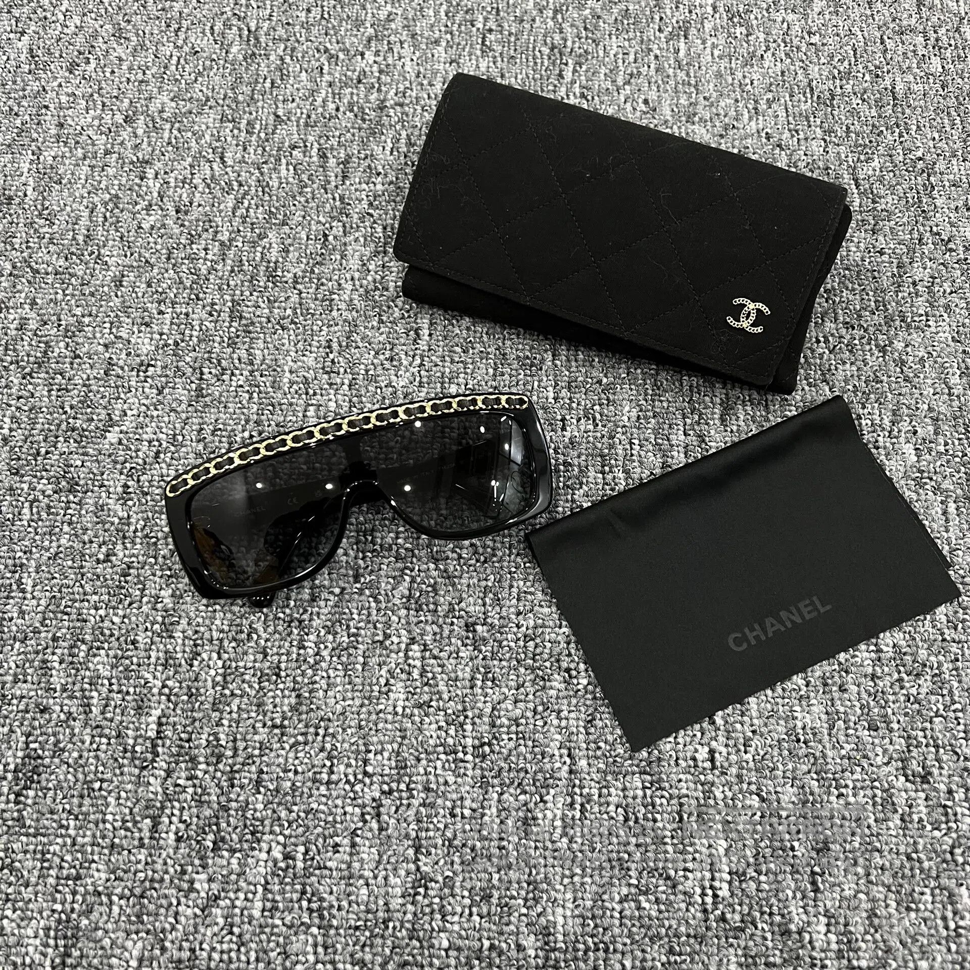Chanel Chanel Beaded chain with double C logo sunglasses| Size ONE SIZE - 1 Thumbnail