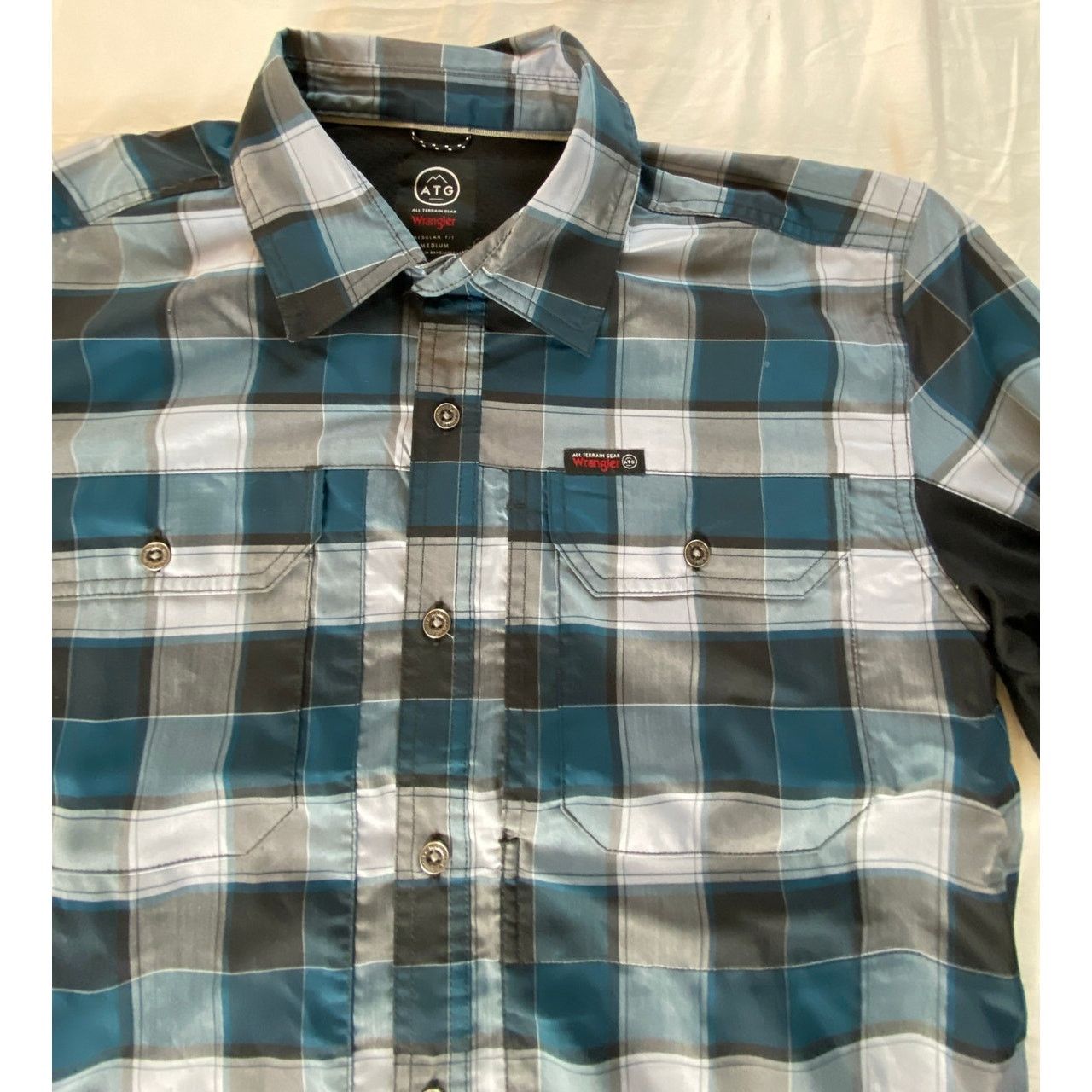 Wrangler NWT Wrangler ATG All Terrain Gear Vented Blue Plaid Shirt, M Size US M / EU 48-50 / 2 - 4 Thumbnail