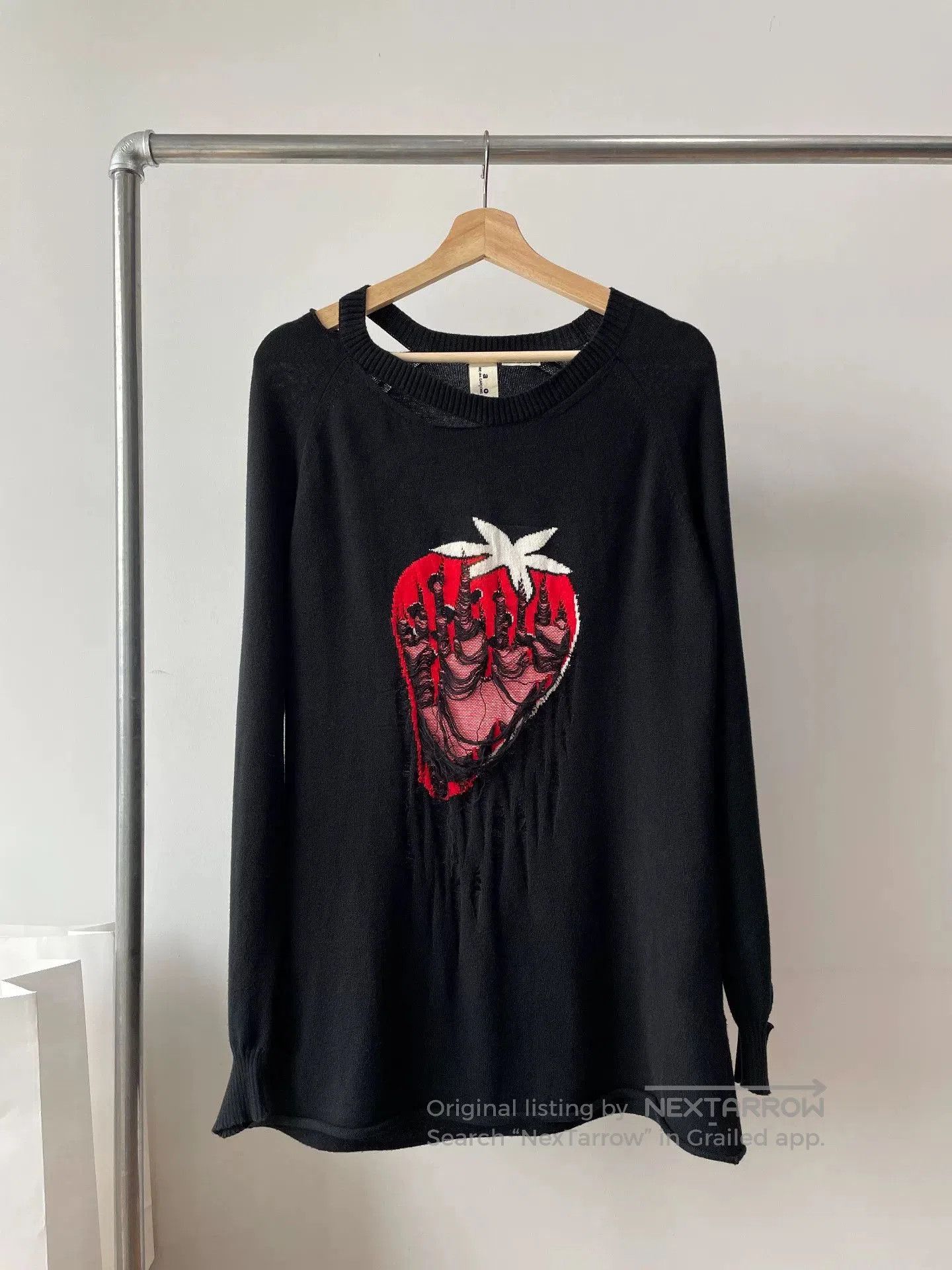Comme des Garcons PLAY Tao Comme des Garçons Strawberry Knit Sweater. Size M / US 6-8 / IT 42-44 - 1 Thumbnail