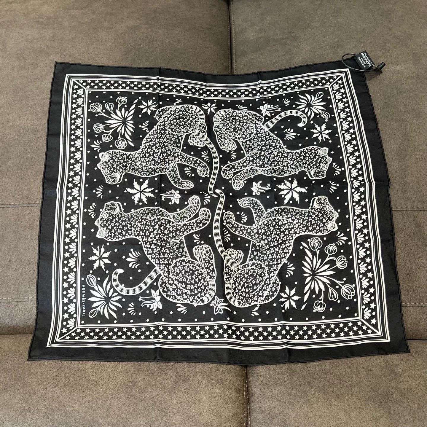 Hermes Hermes Printed Graphic Black Scarf one size Men Size ONE SIZE - 1 Thumbnail
