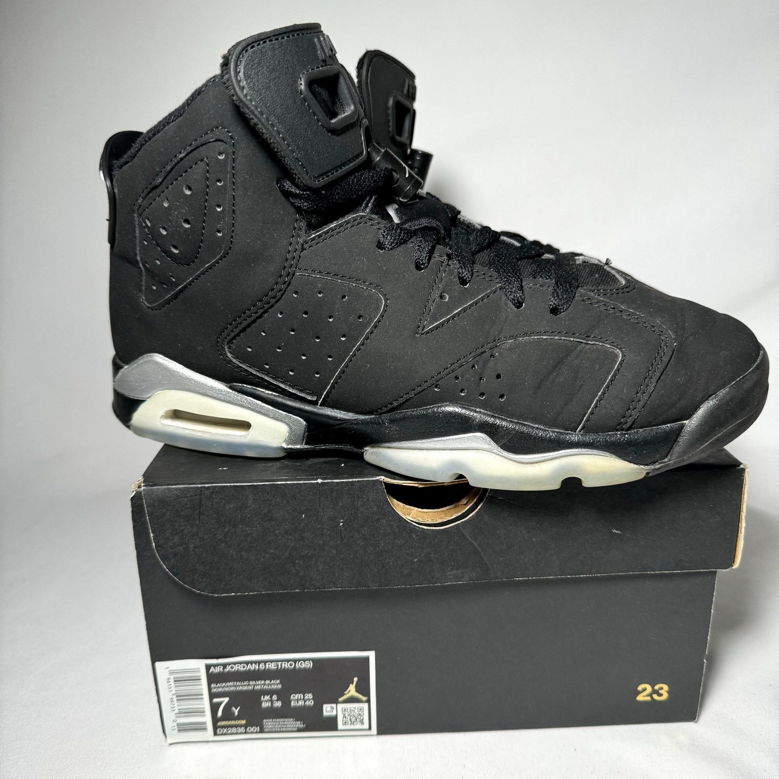 Jordan Brand × Nike Size 7 - Nike Air Jordan 6 Retro GS Chrome 2022 Men's Shoes Size US 7 / EU 40 - 1 Thumbnail