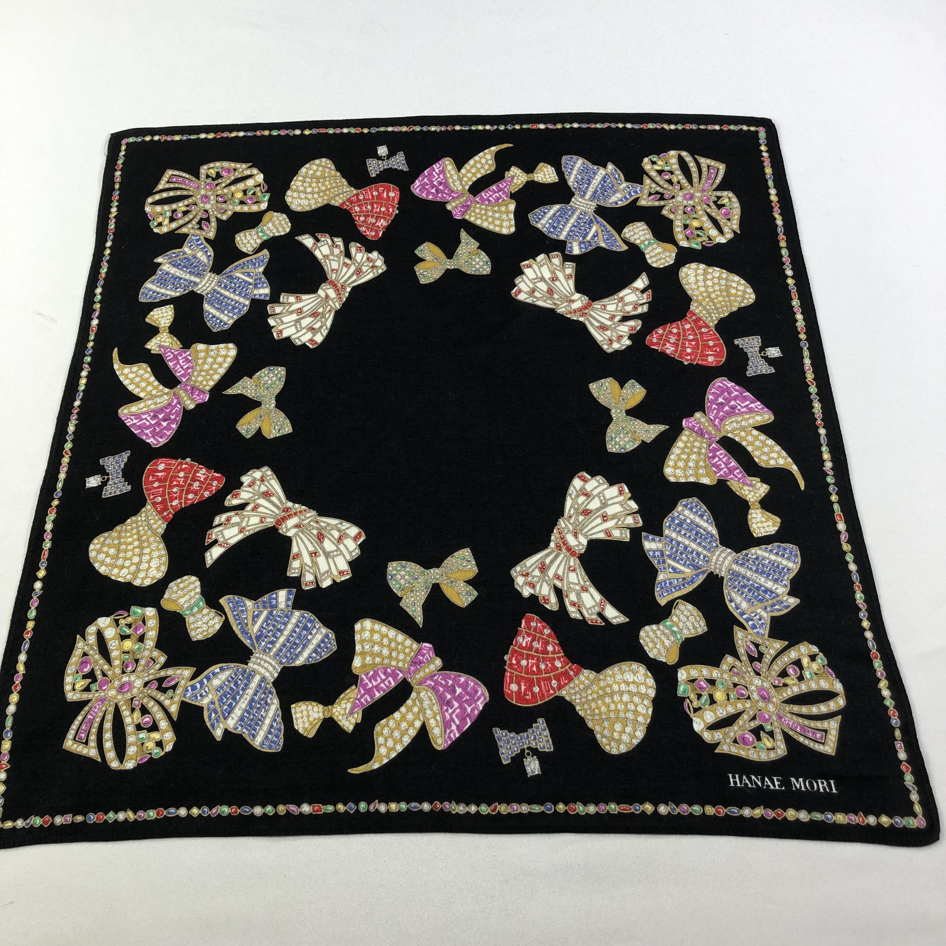 Hanae Mori Hanae Mori Brooches Handkerchief Neckerchief Bandana H1532 Size ONE SIZE - 1 Thumbnail