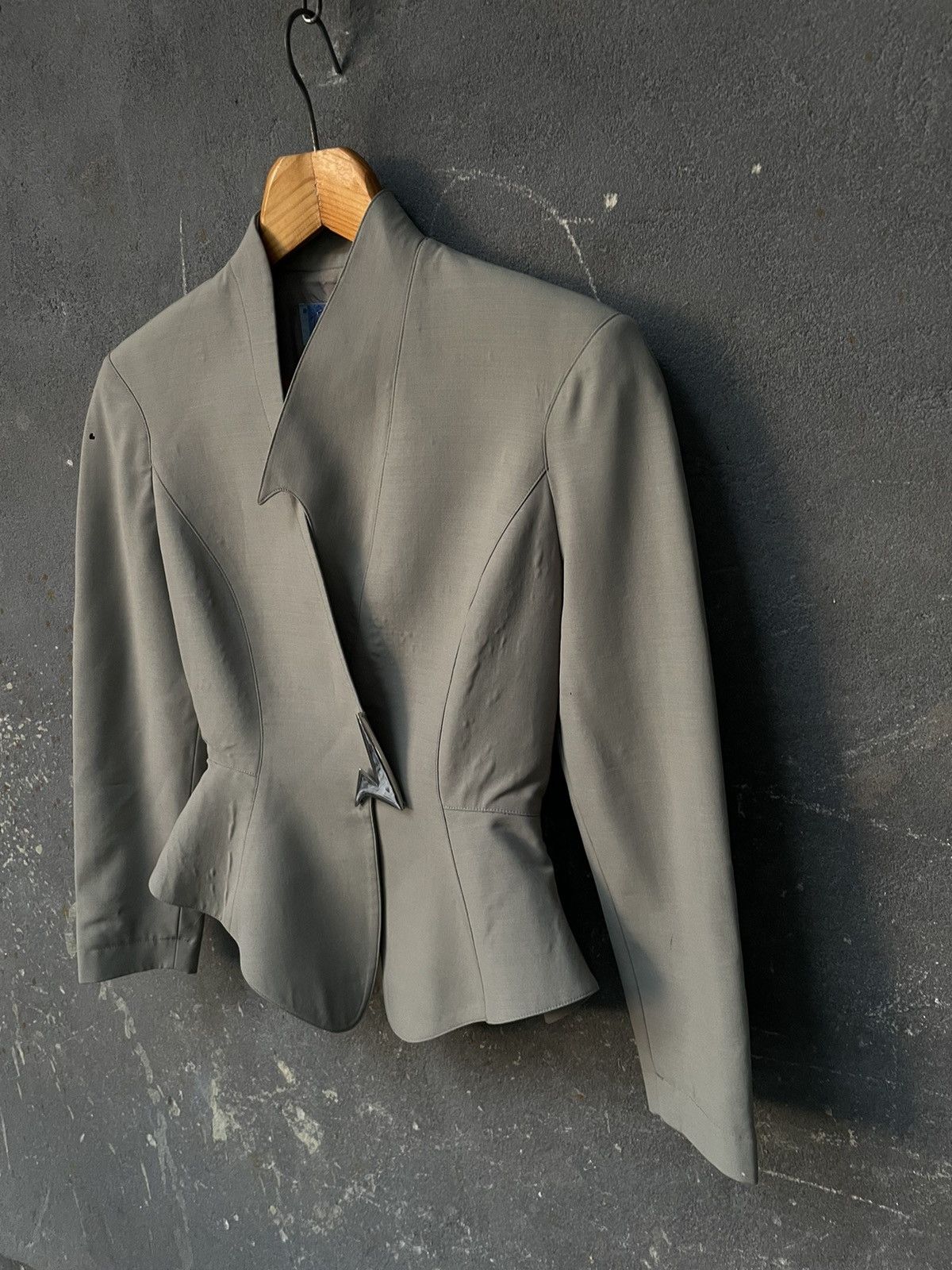 Thierry Mugler Thierry Mugler 80’s Archive Nude Wool Blazel Metal Logo Size XS / US 0-2 / IT 36-38 - 3 Thumbnail