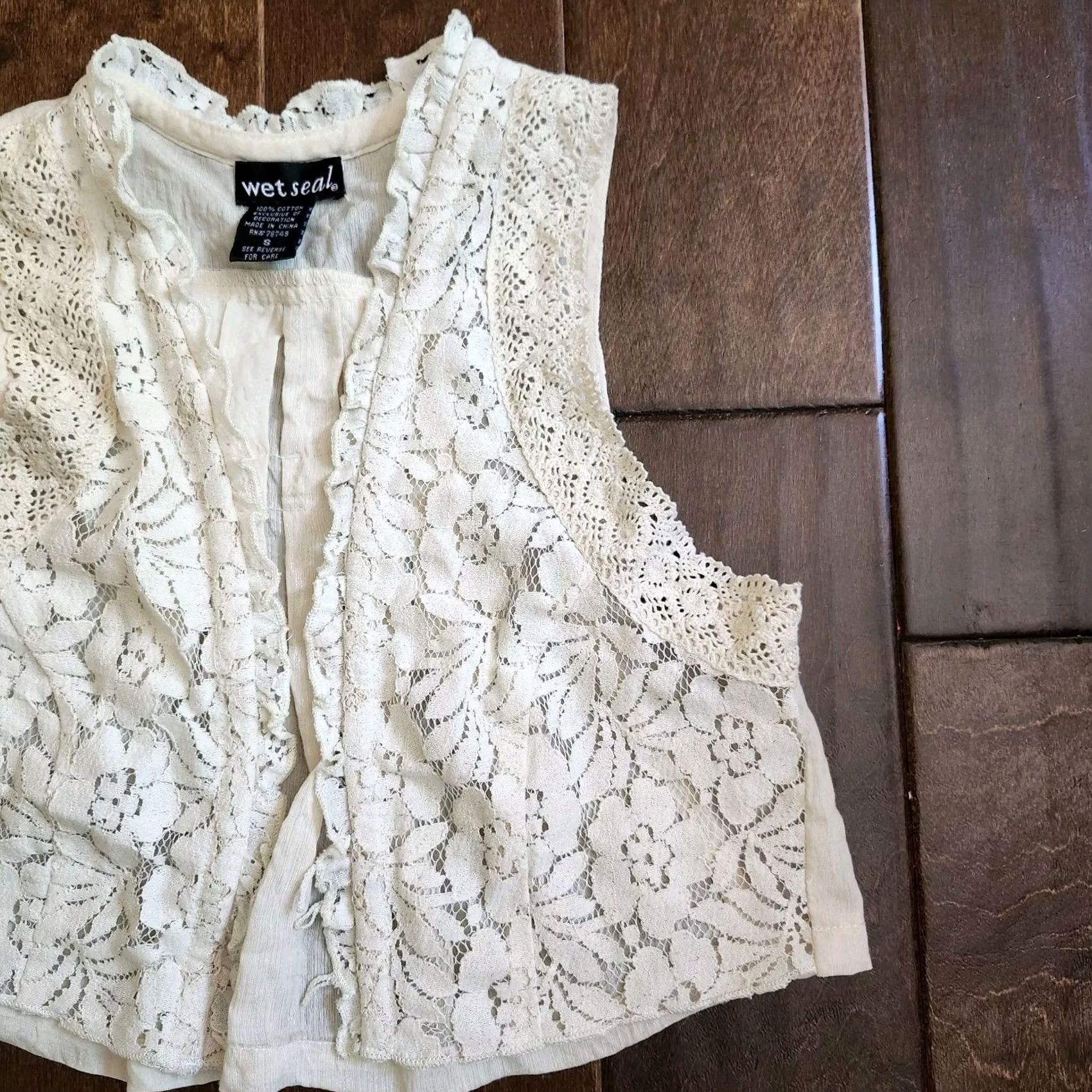 Vintage Wet Seal Blouse Cropped Button Lace Floral Sleeveless S White 100% Cotton Juniors Regular Womens Girls (Teens) Size S / US 4 / IT 40 - 4 Thumbnail
