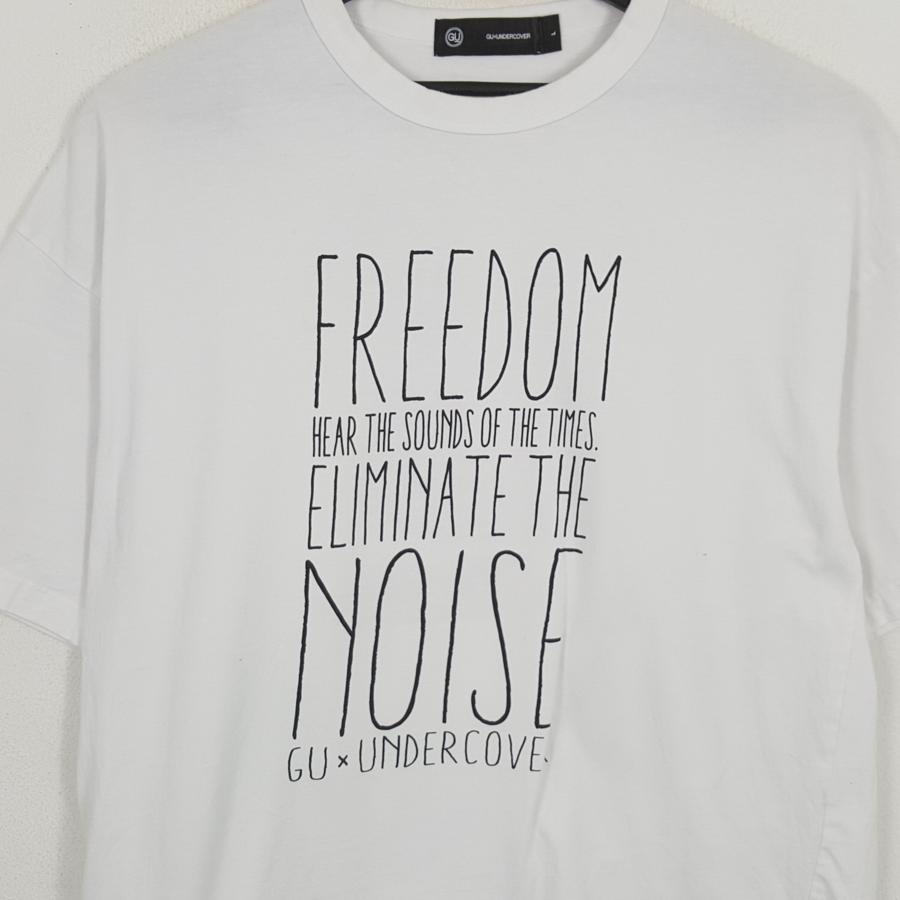 GU × Japanese Brand × Undercover GU X UNDERCOVER Japanese Brand Custom Logo Style Tshirt Size US XL / EU 56 / 4 - 4 Thumbnail